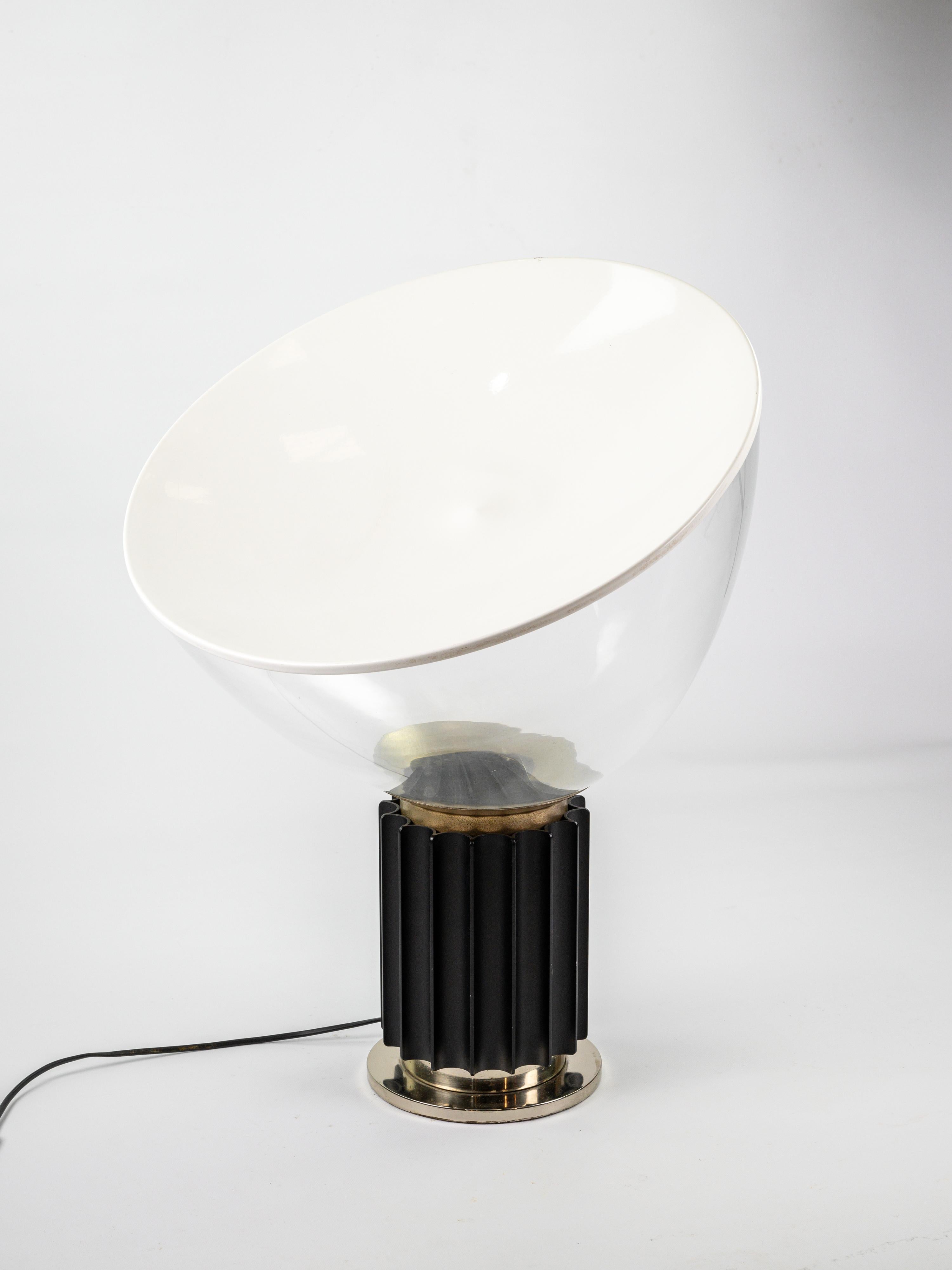 Italian Iconic Taccia table lamp design by Achille et Pier Giacomo Castiglioni for Flos For Sale