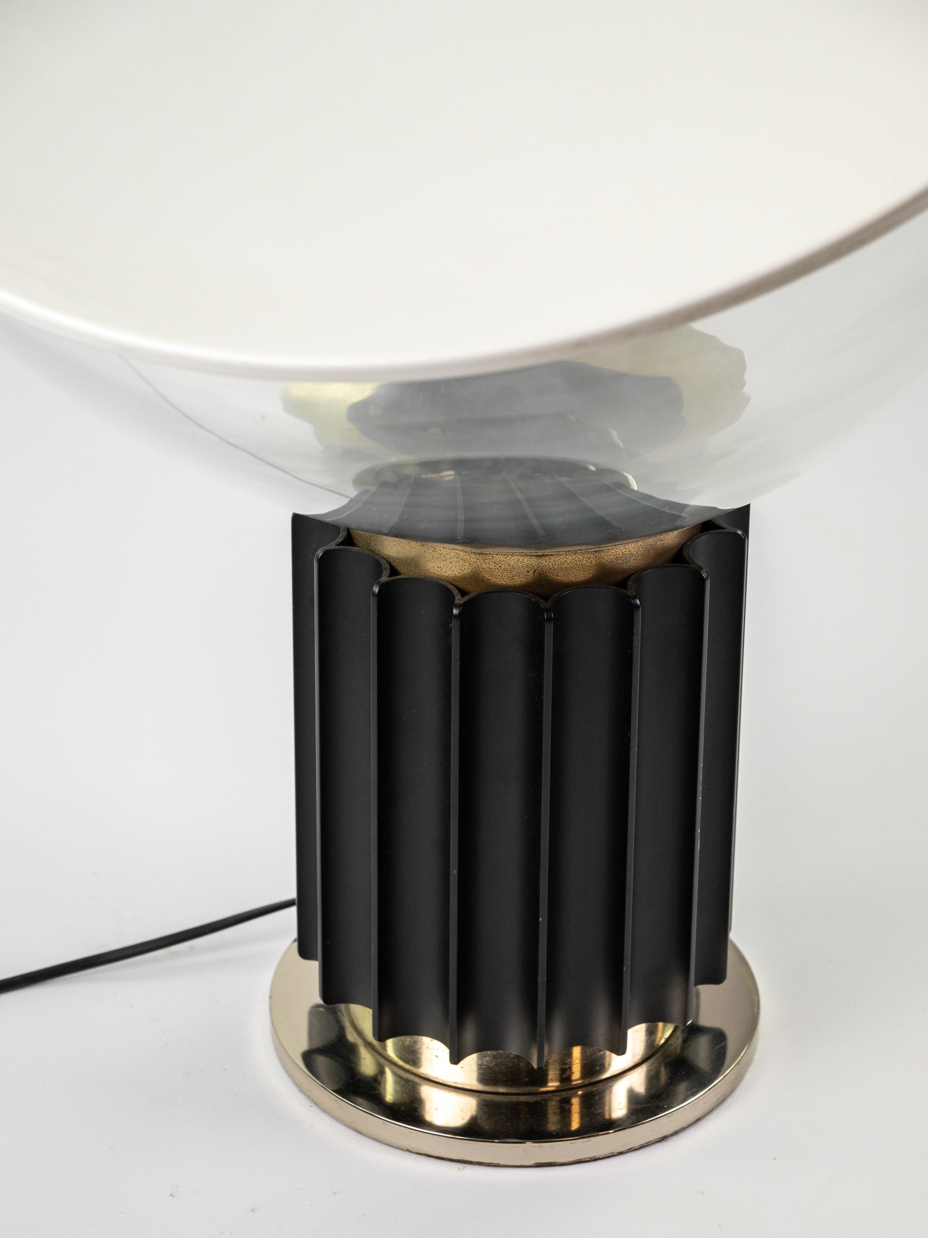 Iconic Taccia table lamp design by Achille et Pier Giacomo Castiglioni for Flos In Good Condition For Sale In Monaco, MC