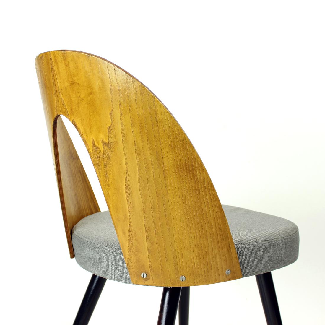 Iconic Tatra Chairs In Oak & Fabric By Antonin Šuman, Tatra 1960s For Sale 5