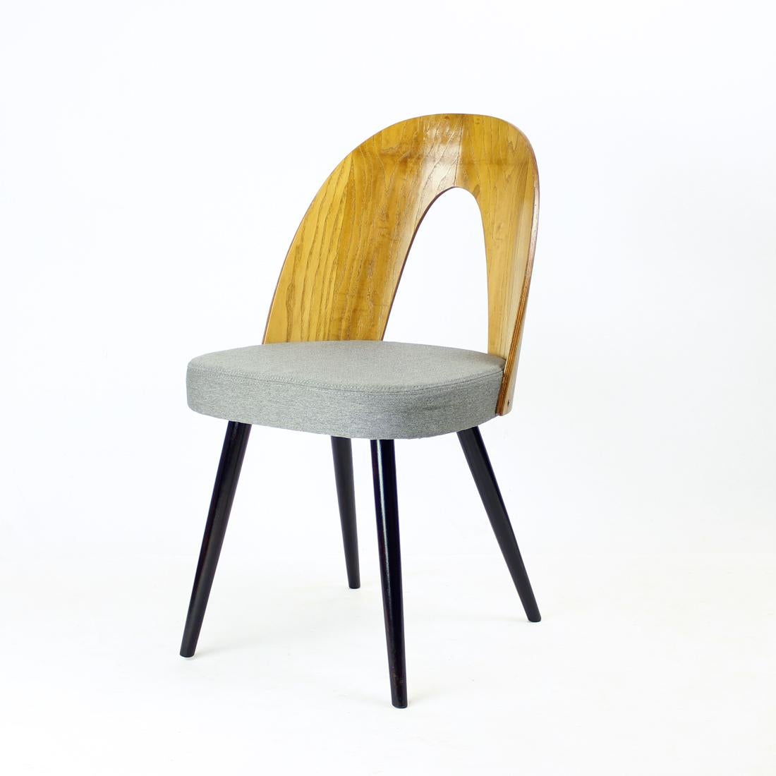 Iconic Tatra Chairs In Oak & Fabric By Antonin Šuman, Tatra 1960s For Sale 1