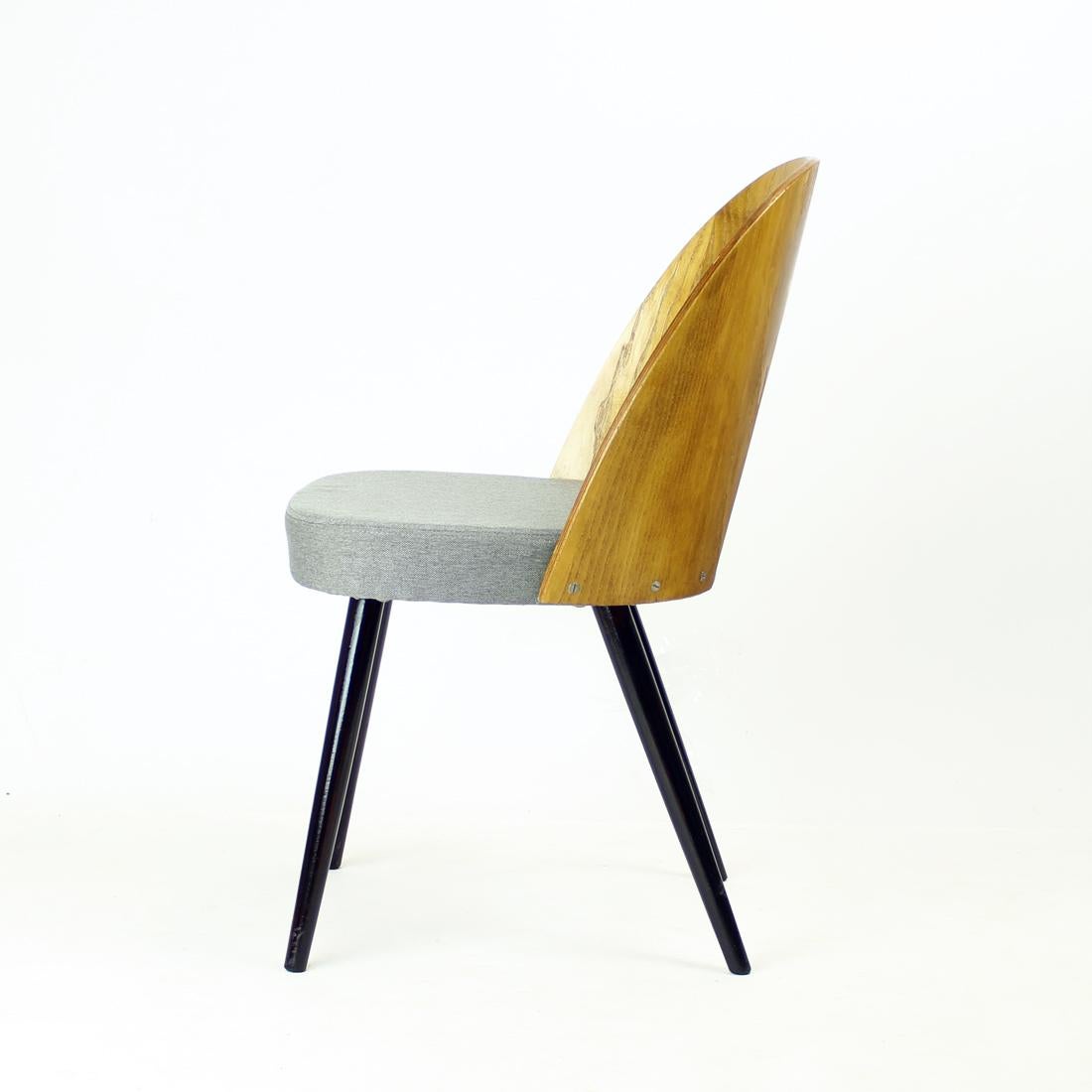 Iconic Tatra Chairs In Oak & Fabric By Antonin Šuman, Tatra 1960s For Sale 2