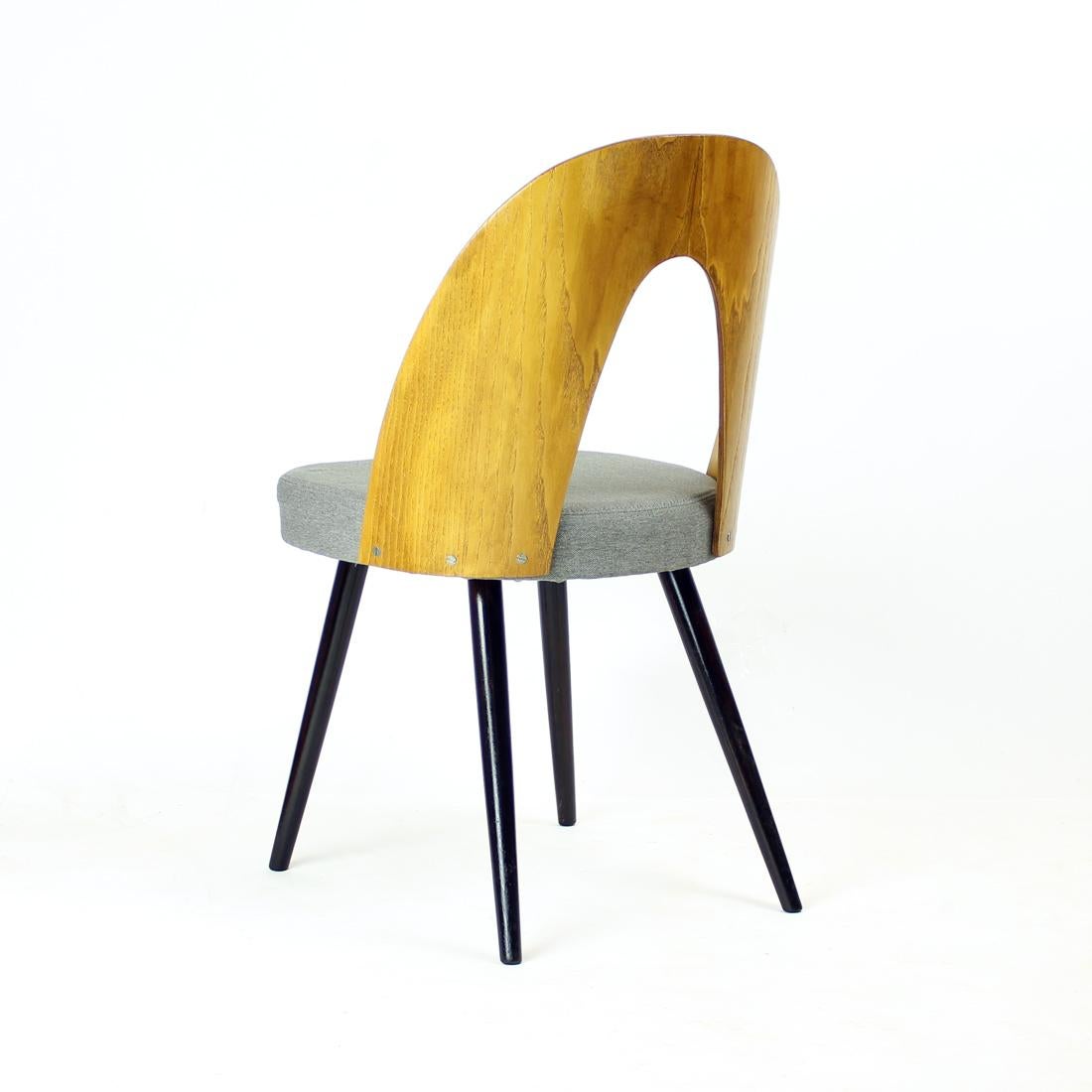 Iconic Tatra Chairs In Oak & Fabric By Antonin Šuman, Tatra 1960s For Sale 3