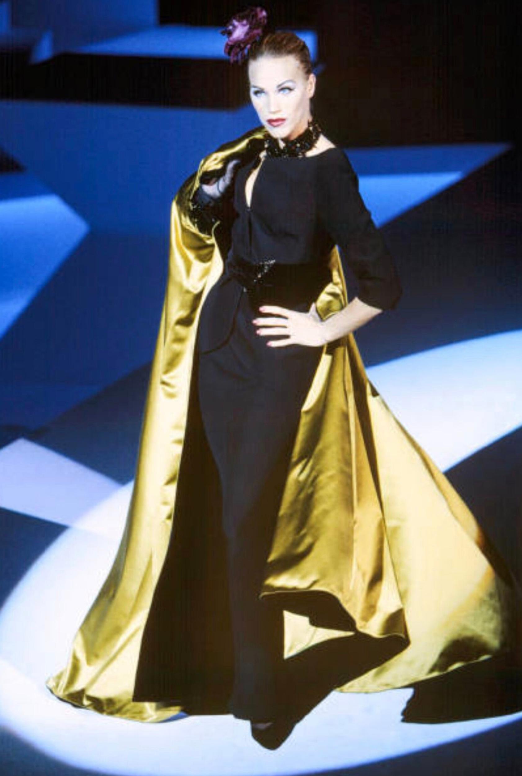 
Iconic Thierry Mugler Piece
Fabulously presented by Emma Sojberg on the legendary FW1995-96 Fashionshow!
Black elegant blazer with gorgeous neckline! Attached dramatic velvet sash belt at the waist. Highlight is the belt buckle: bejeweled with