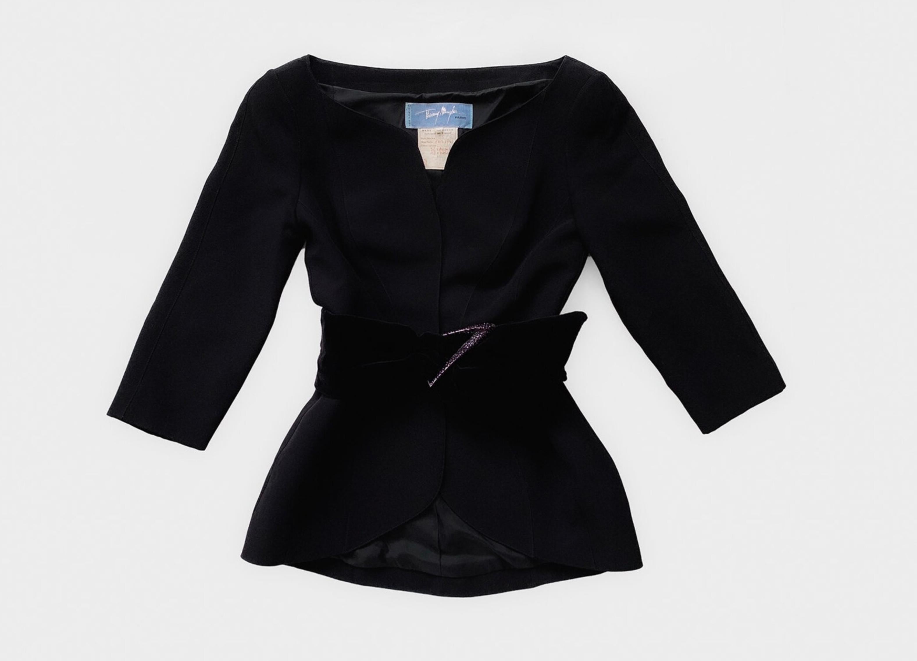 Veste Iconique Thierry Mugler FW1995 Black Jewel Gem Belt Neckline 90s Jacket Pour femmes en vente