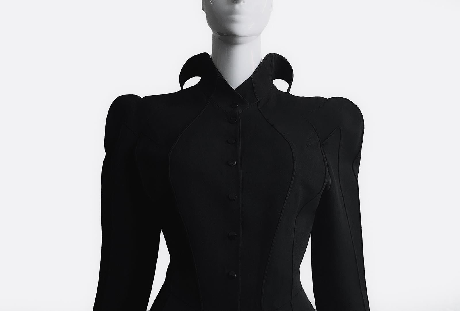 Ikonisches Thierry Mugler LES INFERNALES H/W 1988 Dramatisches schwarzes Anzug Ensemble (Schwarz) im Angebot