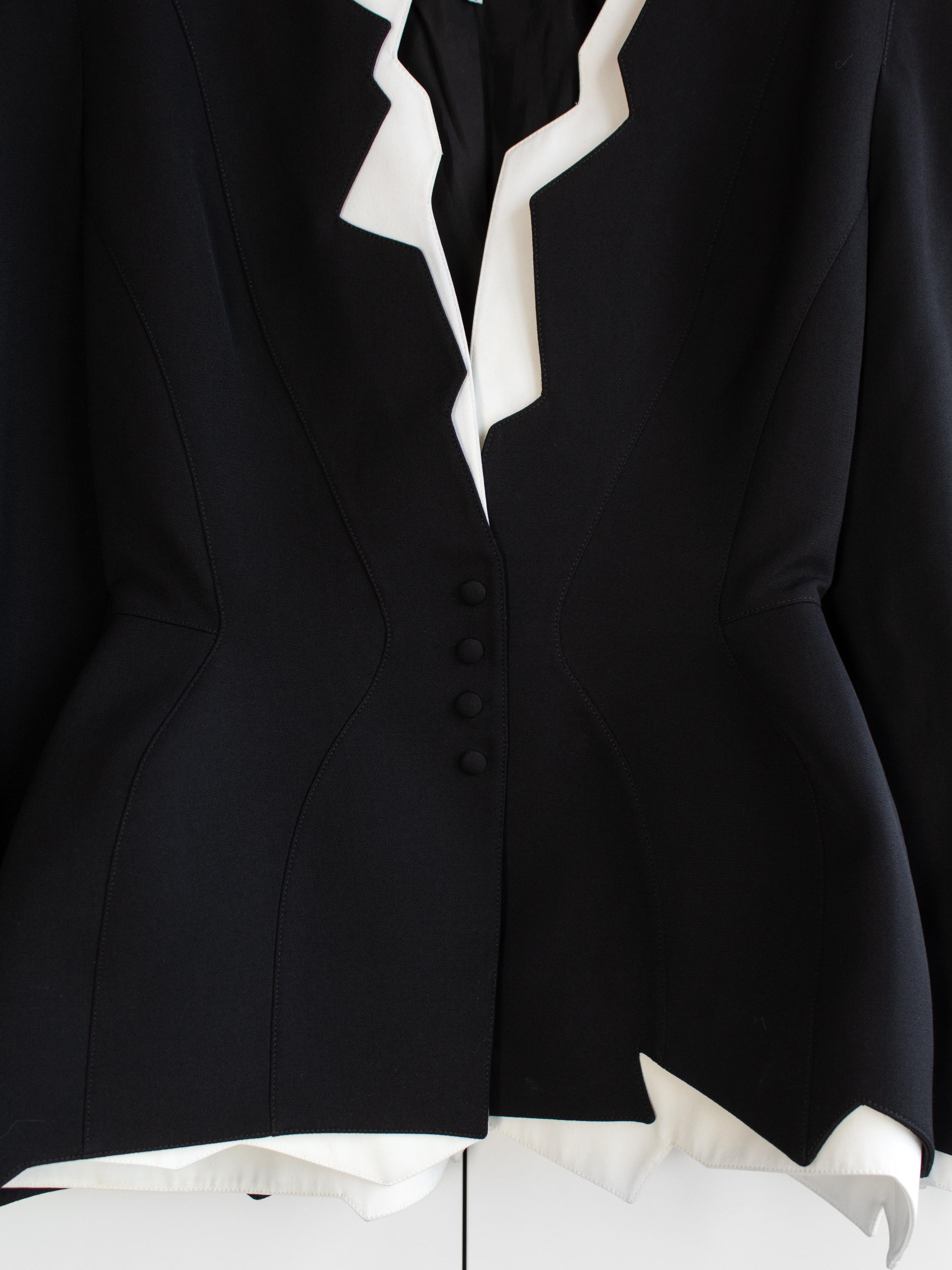 Icone Thierry Mugler Vintage S/S 1994 Black White Zigzag Sculptural Jacket en vente 6