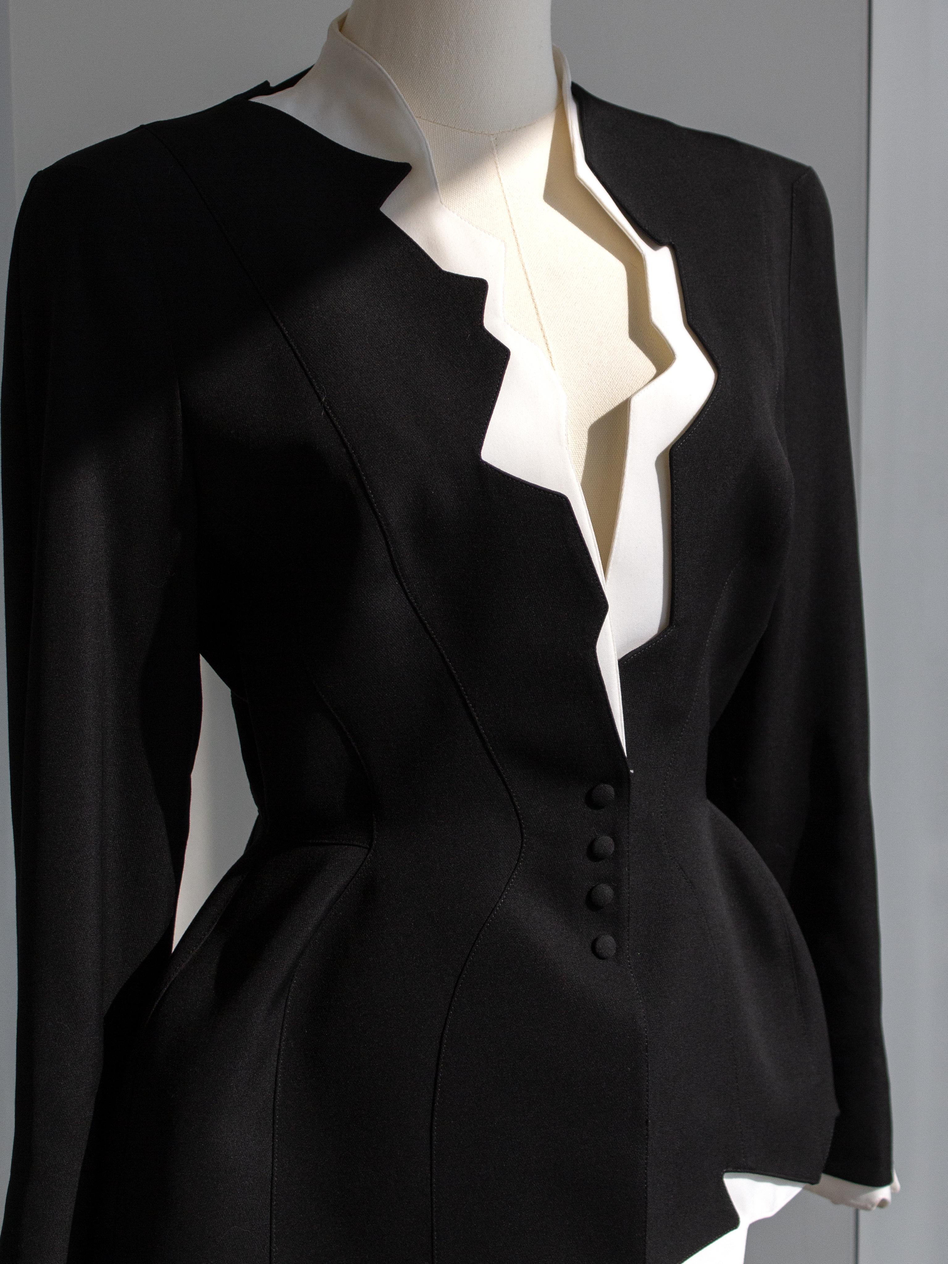 Iconic Thierry Mugler Vintage S/S 1994 Black White Zigzag Sculptural Jacket For Sale 8