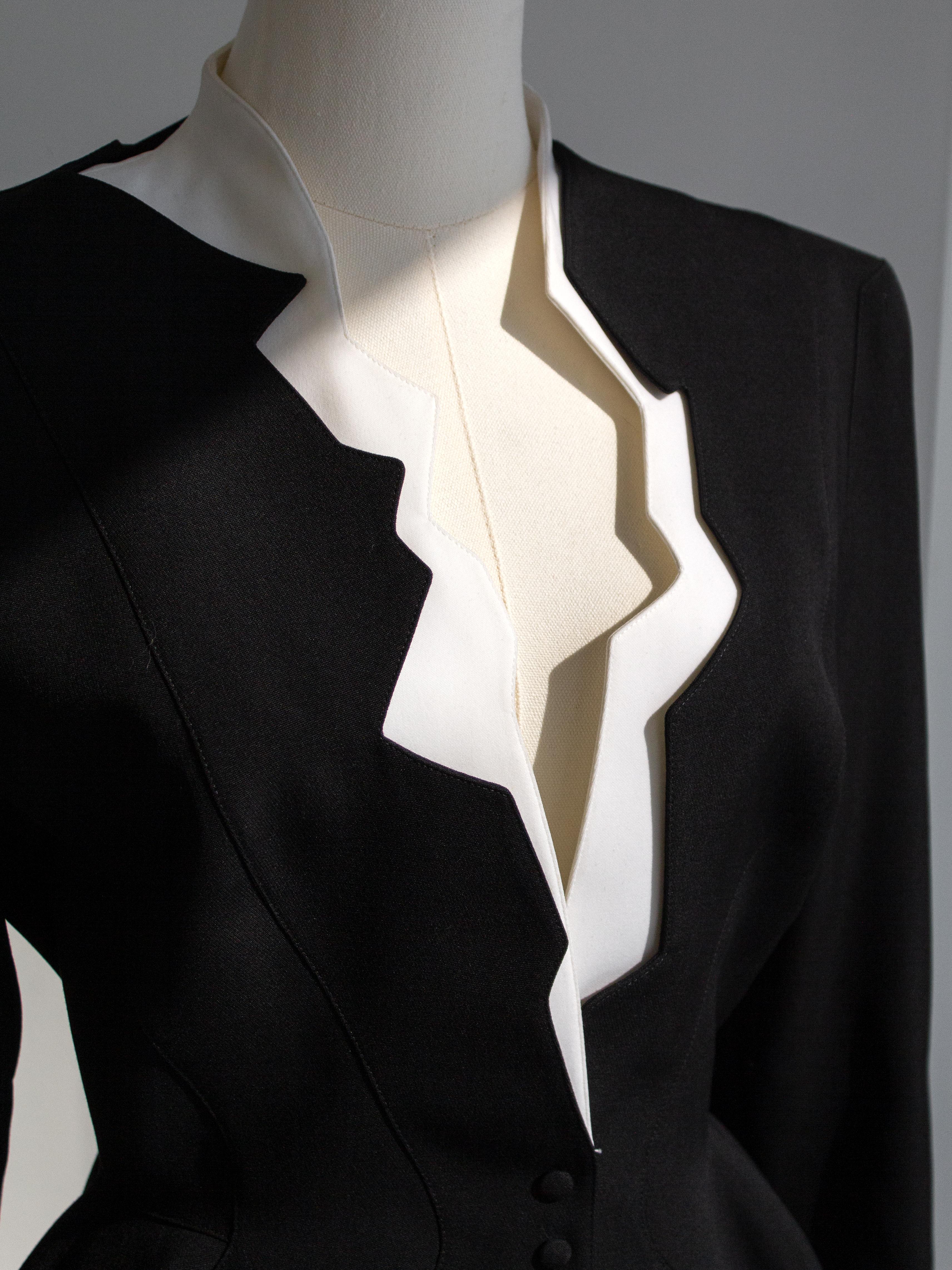 Iconic Thierry Mugler Vintage S/S 1994 Black White Zigzag Sculptural Jacket For Sale 9