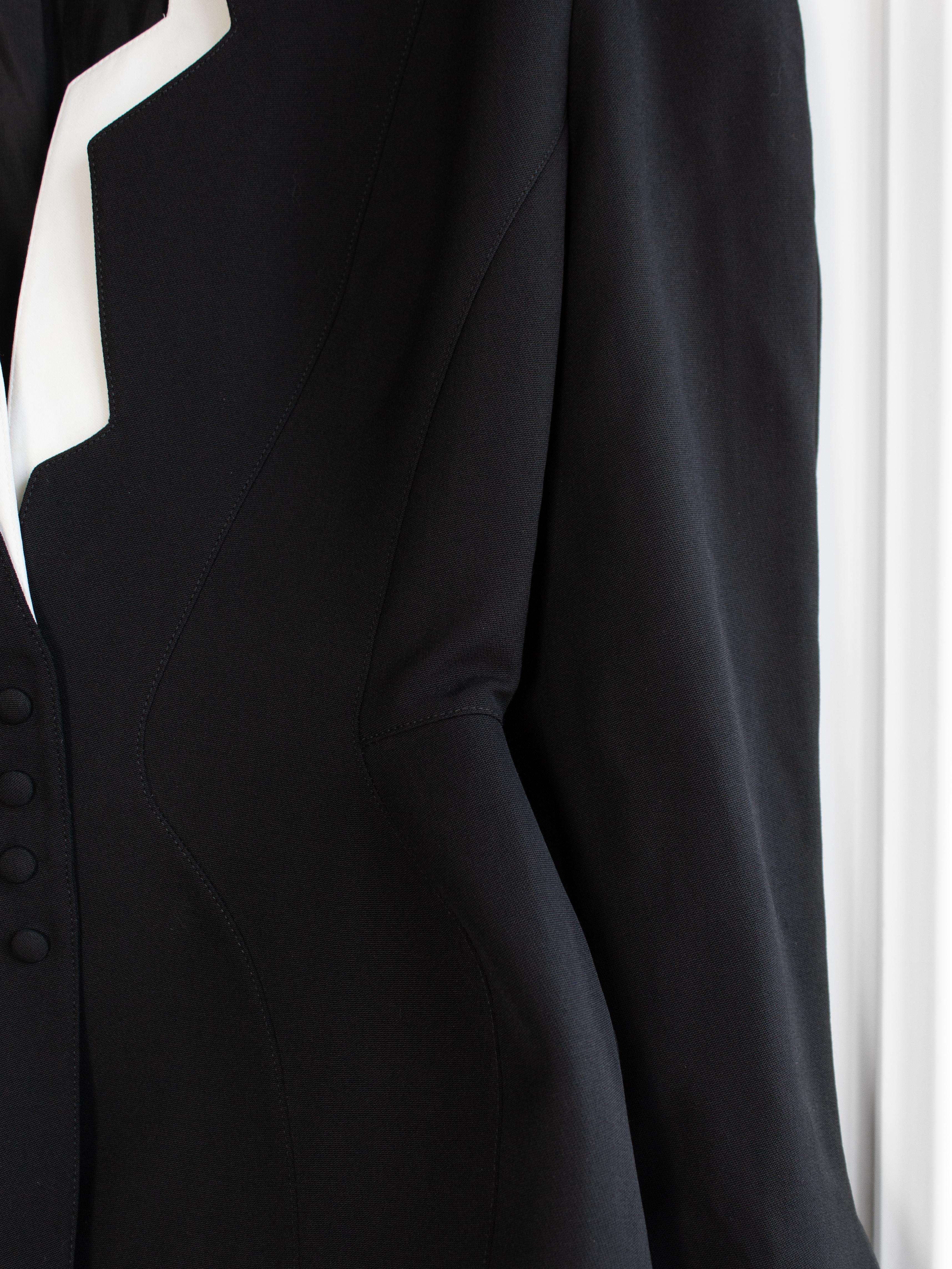 Icone Thierry Mugler Vintage S/S 1994 Black White Zigzag Sculptural Jacket en vente 10