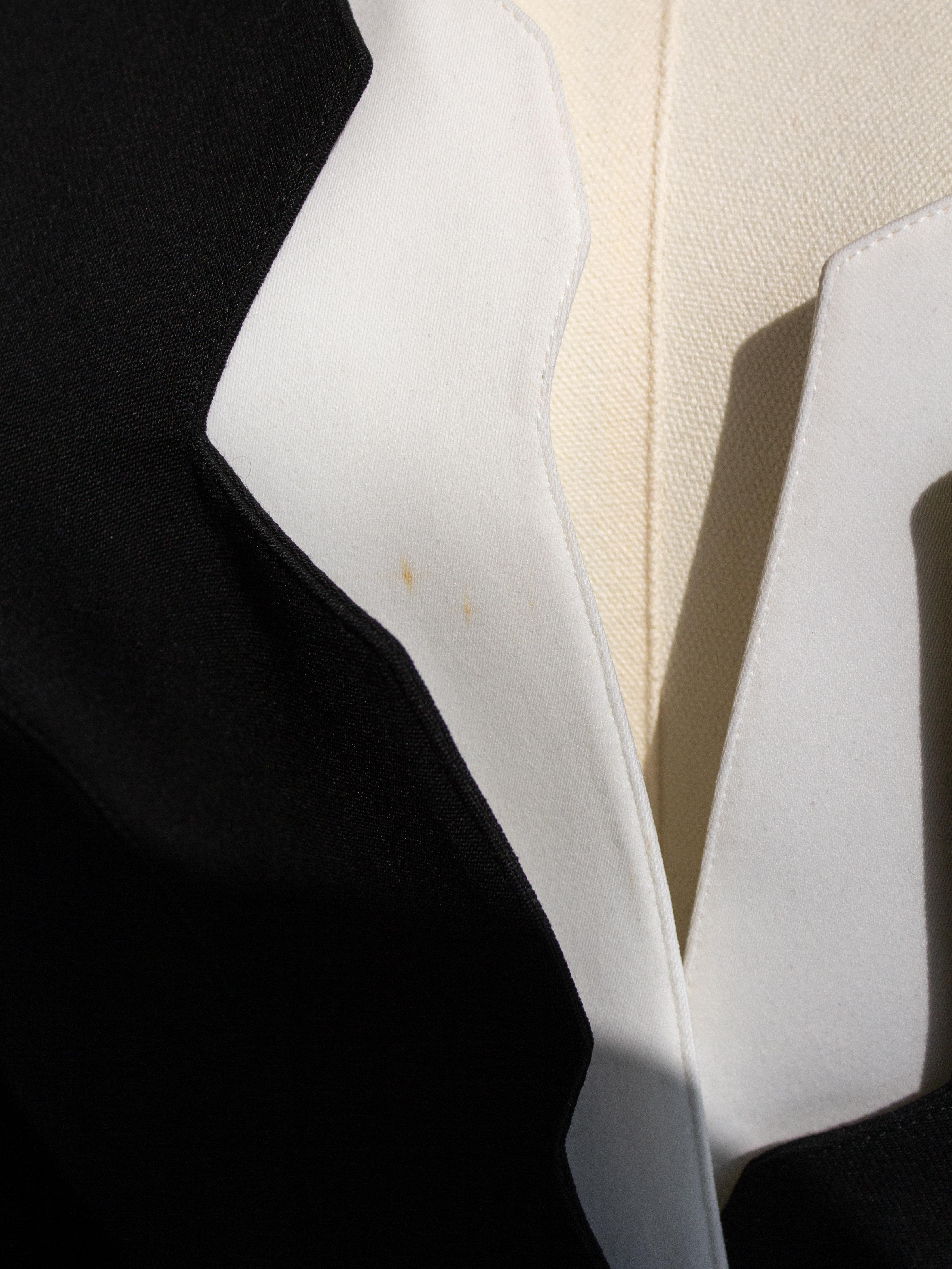 Iconic Thierry Mugler Vintage S/S 1994 Black White Zigzag Sculptural Jacket For Sale 10