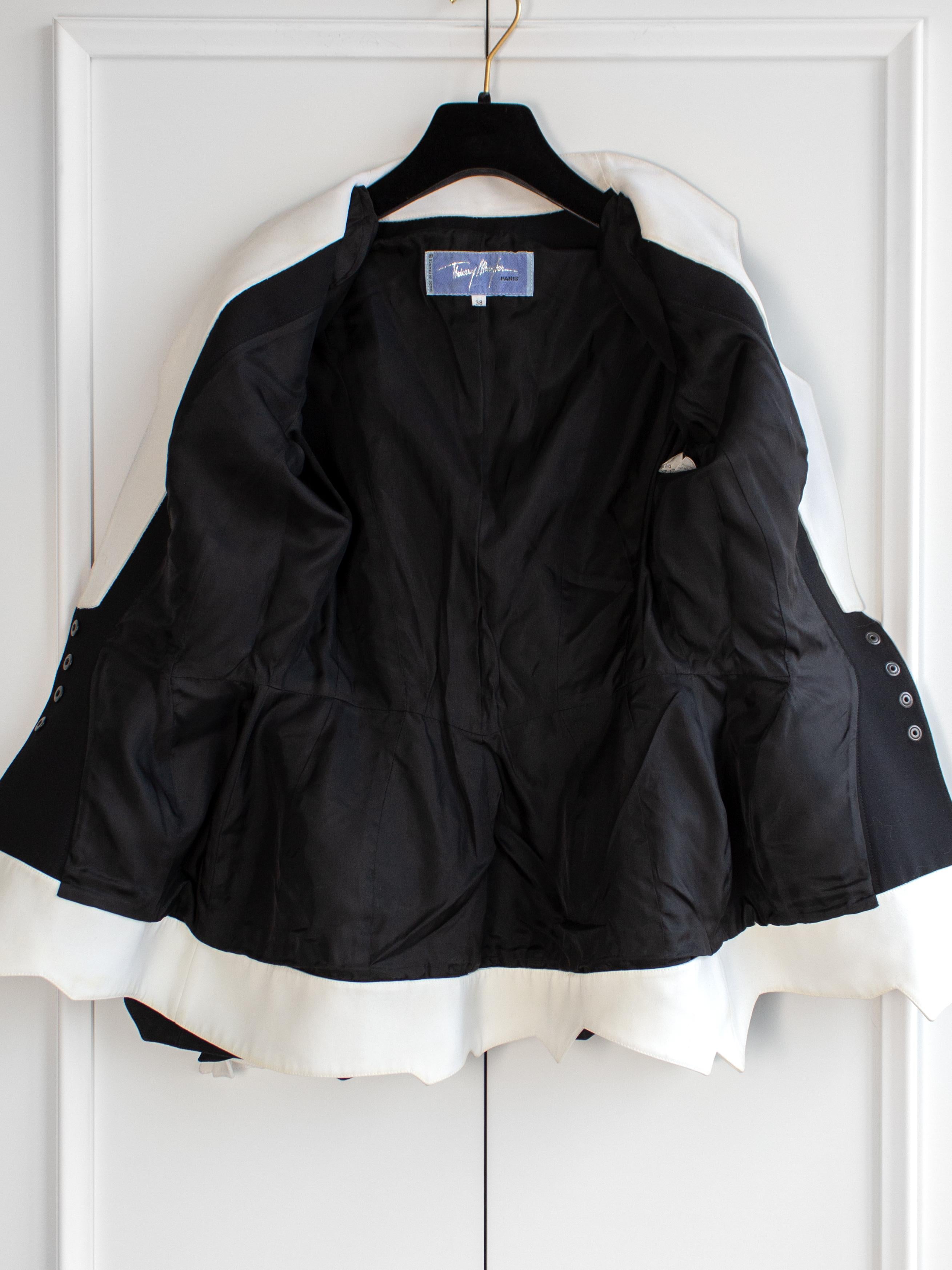 Icone Thierry Mugler Vintage S/S 1994 Black White Zigzag Sculptural Jacket en vente 14