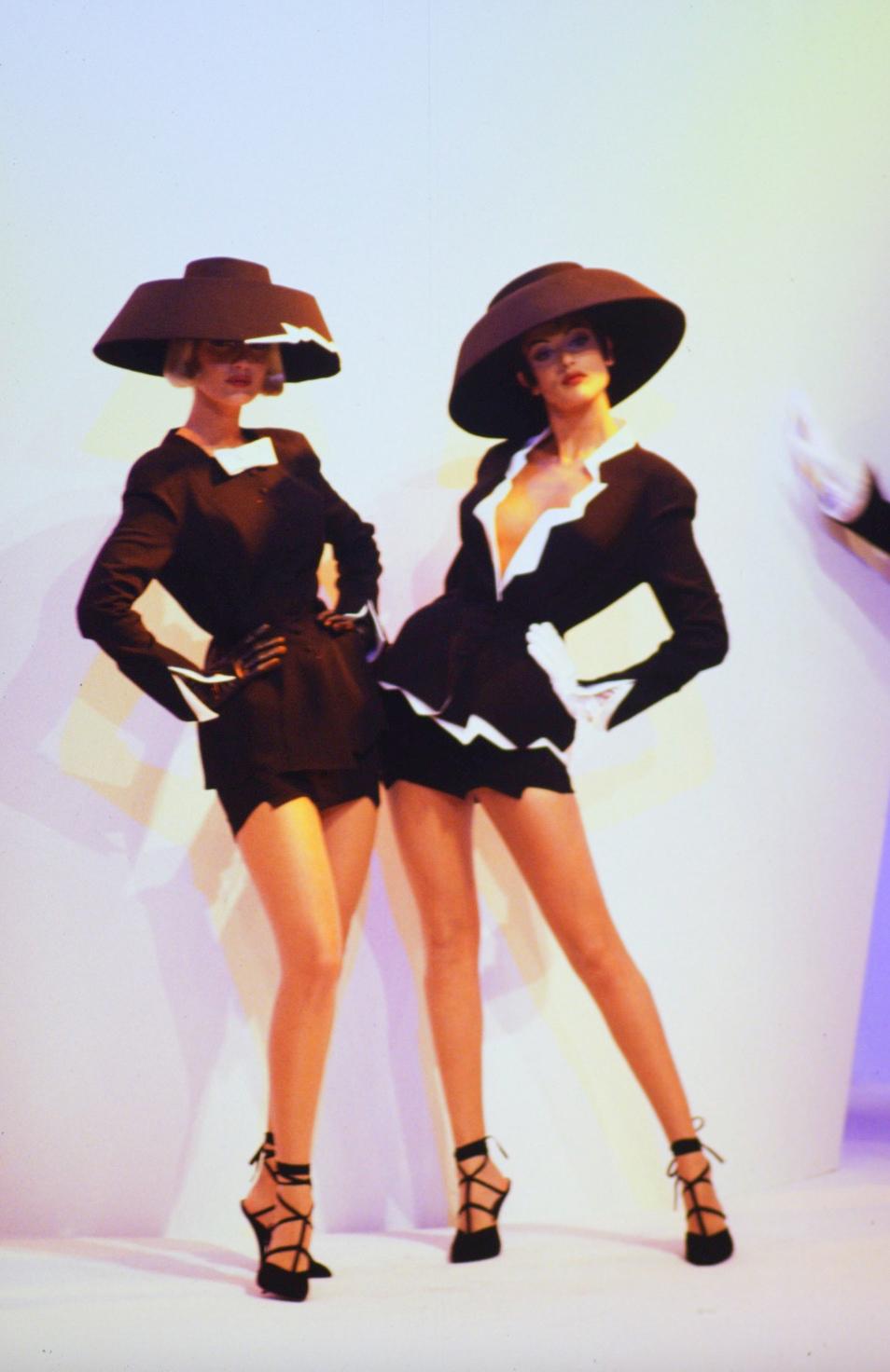 Women's Iconic Thierry Mugler Vintage S/S 1994 Black White Zigzag Sculptural Jacket For Sale