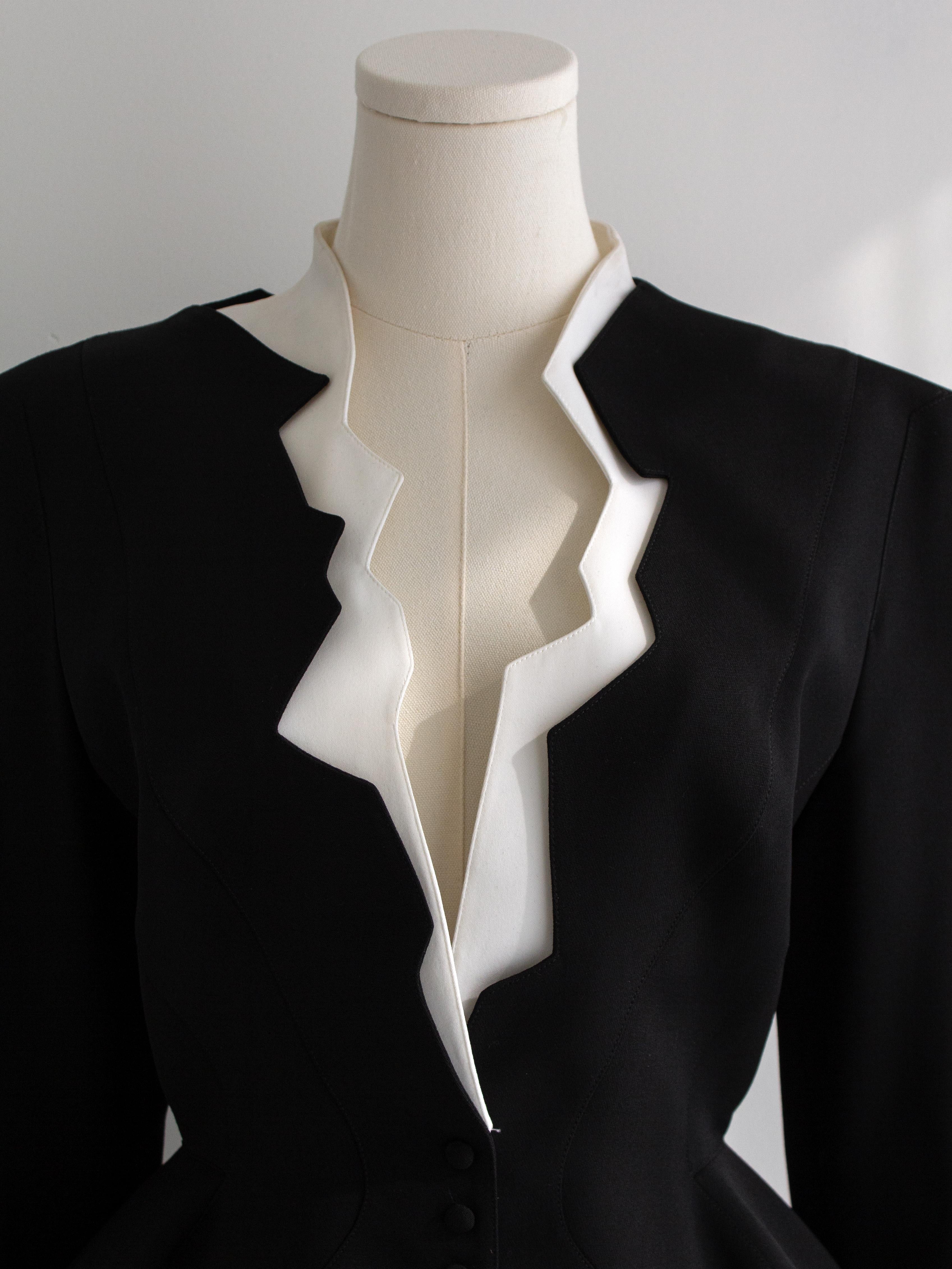 Iconic Thierry Mugler Vintage S/S 1994 Black White Zigzag Sculptural Jacket For Sale 3