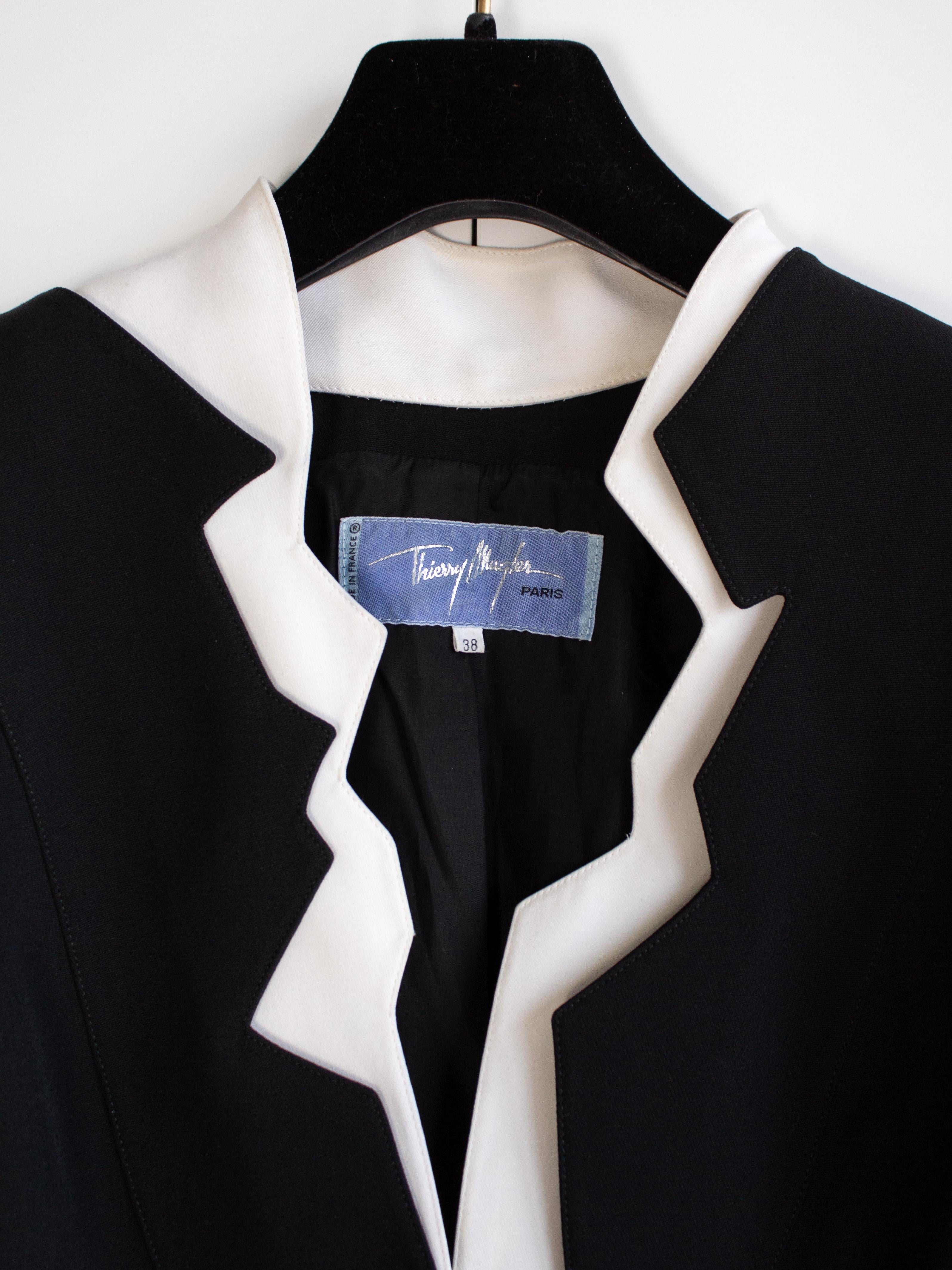 Icone Thierry Mugler Vintage S/S 1994 Black White Zigzag Sculptural Jacket en vente 4