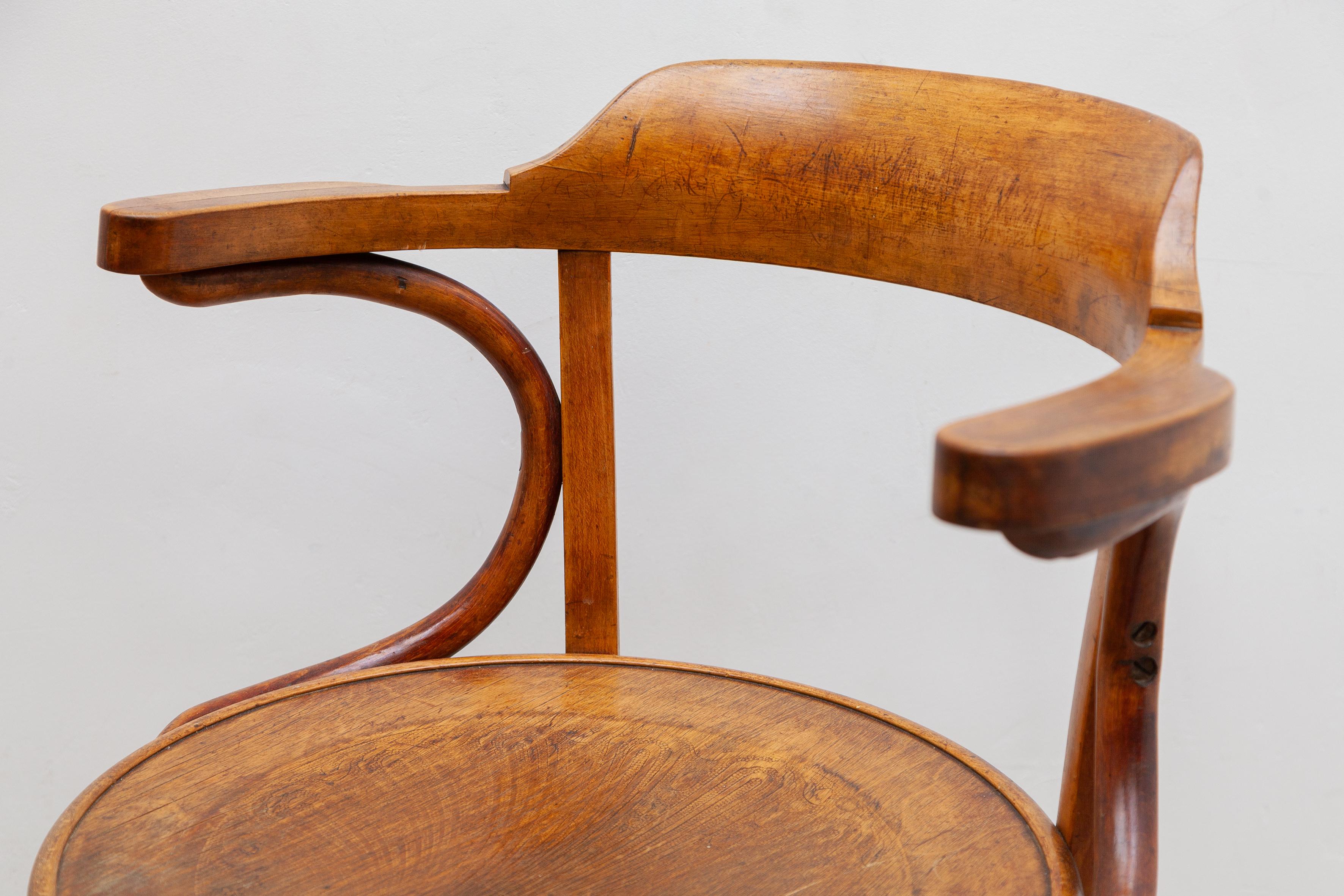 Art Nouveau Iconic Thonet Chair Designed by Gebrüder Thonet Company