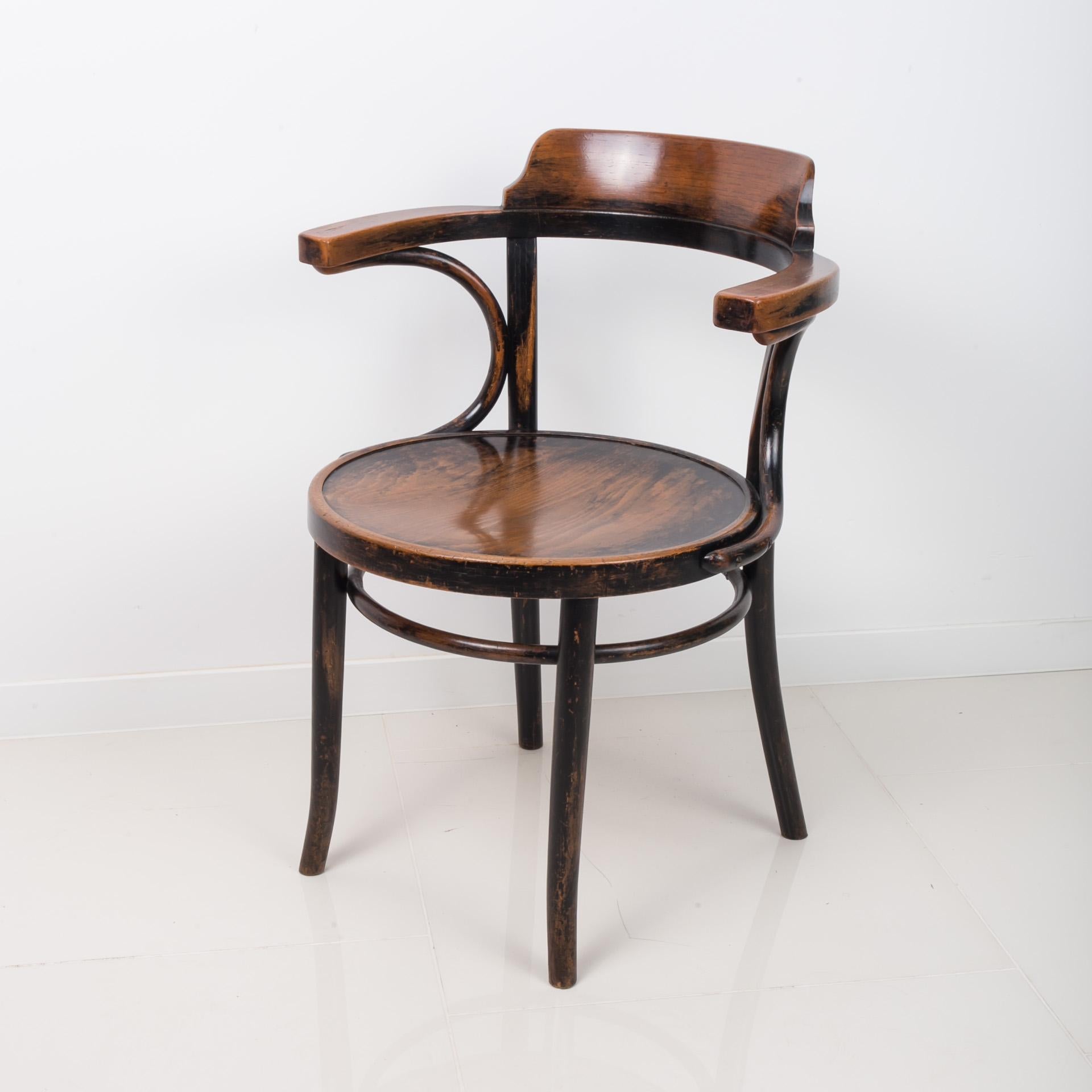 Iconic Thonet Chair Designed by M. Thonet, Bentwood, 1920s 1
