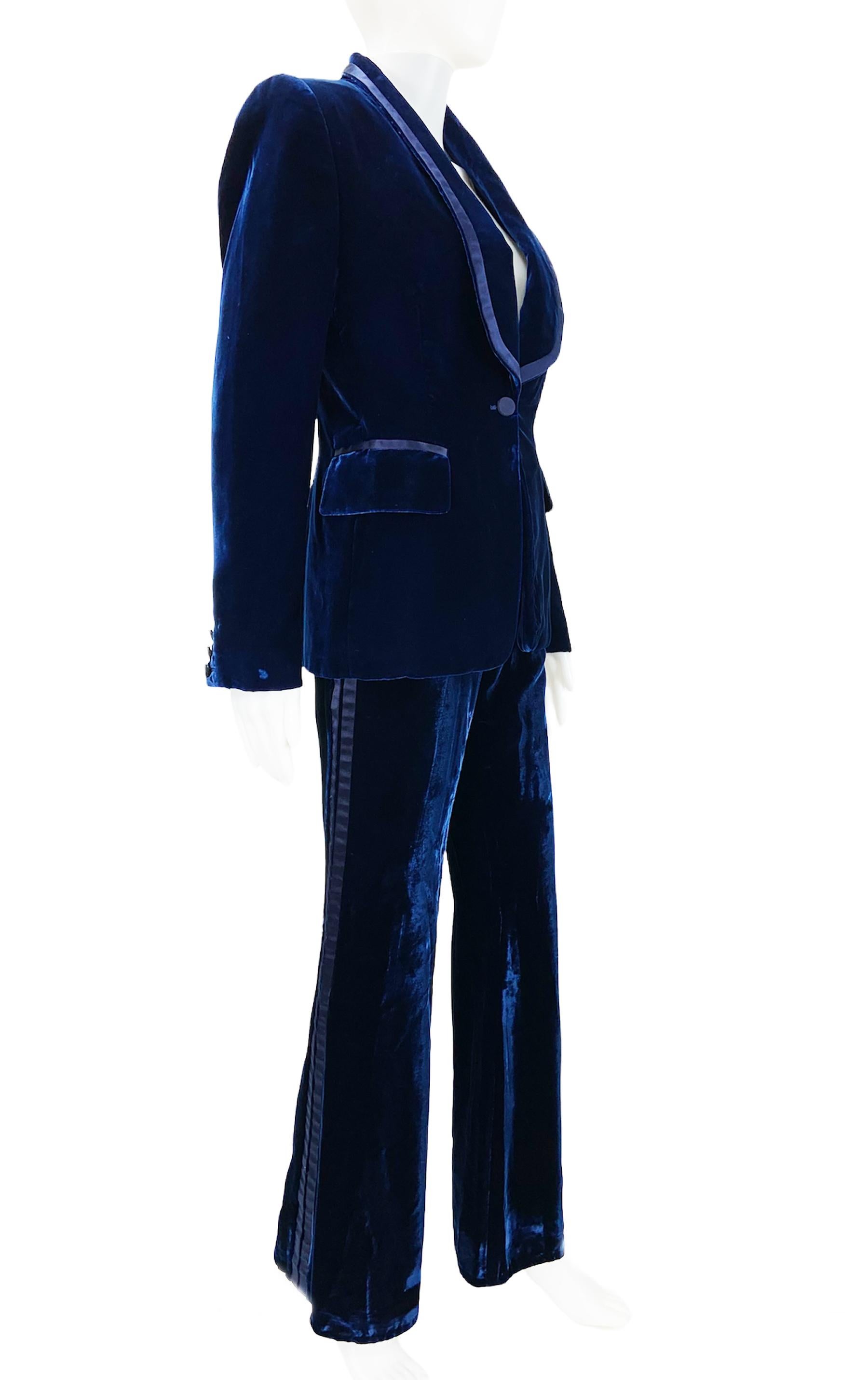 Iconic Tom Ford for Gucci Runway FW 2004 Blue Velvet Tuxedo Pant Suit It 38 In Excellent Condition In Montgomery, TX