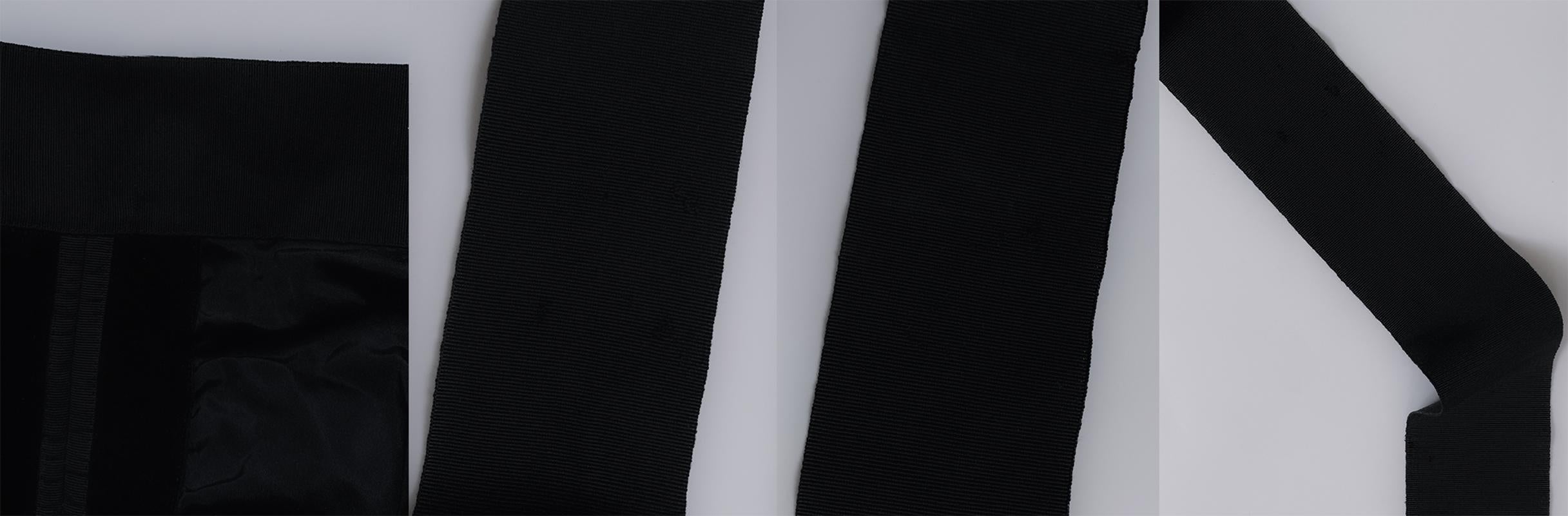 Icone Tom Ford for Yves Saint Laurent FW2002 Runway Silk Black Corset and Skirt (Corset et jupe en soie noire) en vente 10
