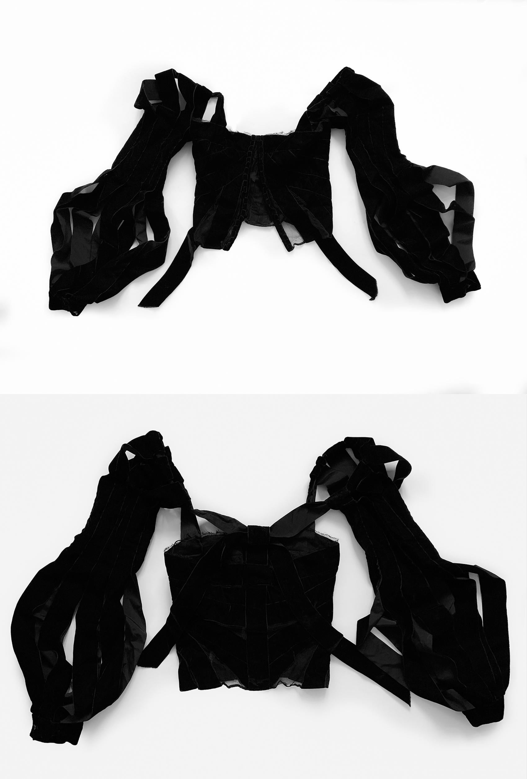 Icone Tom Ford for Yves Saint Laurent FW2002 Runway Silk Black Corset and Skirt (Corset et jupe en soie noire) en vente 2