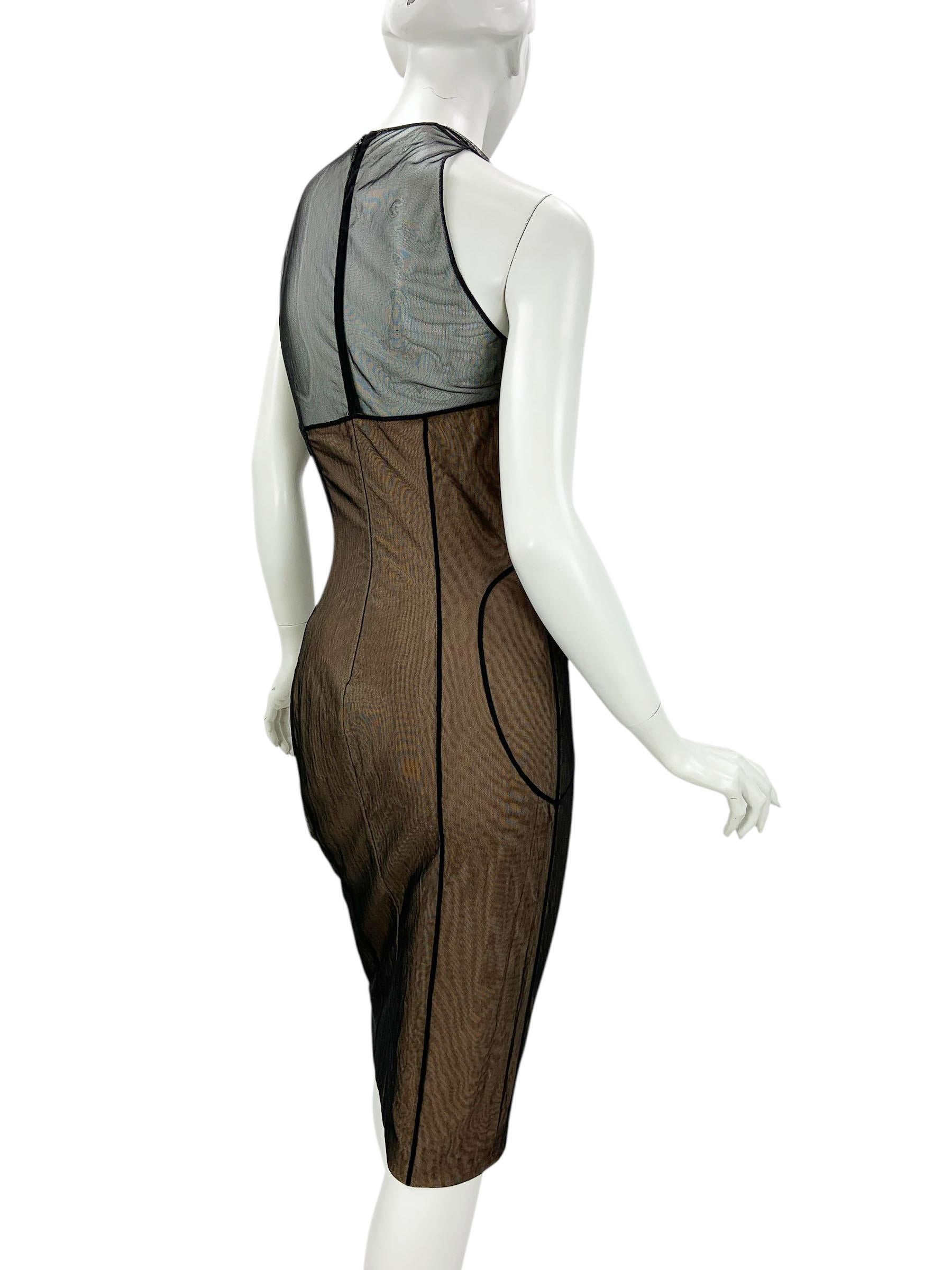 L'iconico Tom Ford x Gucci P/E 2001, in passerella, è un abito bustier in tulle elasticizzato a illusione 42 in vendita 1