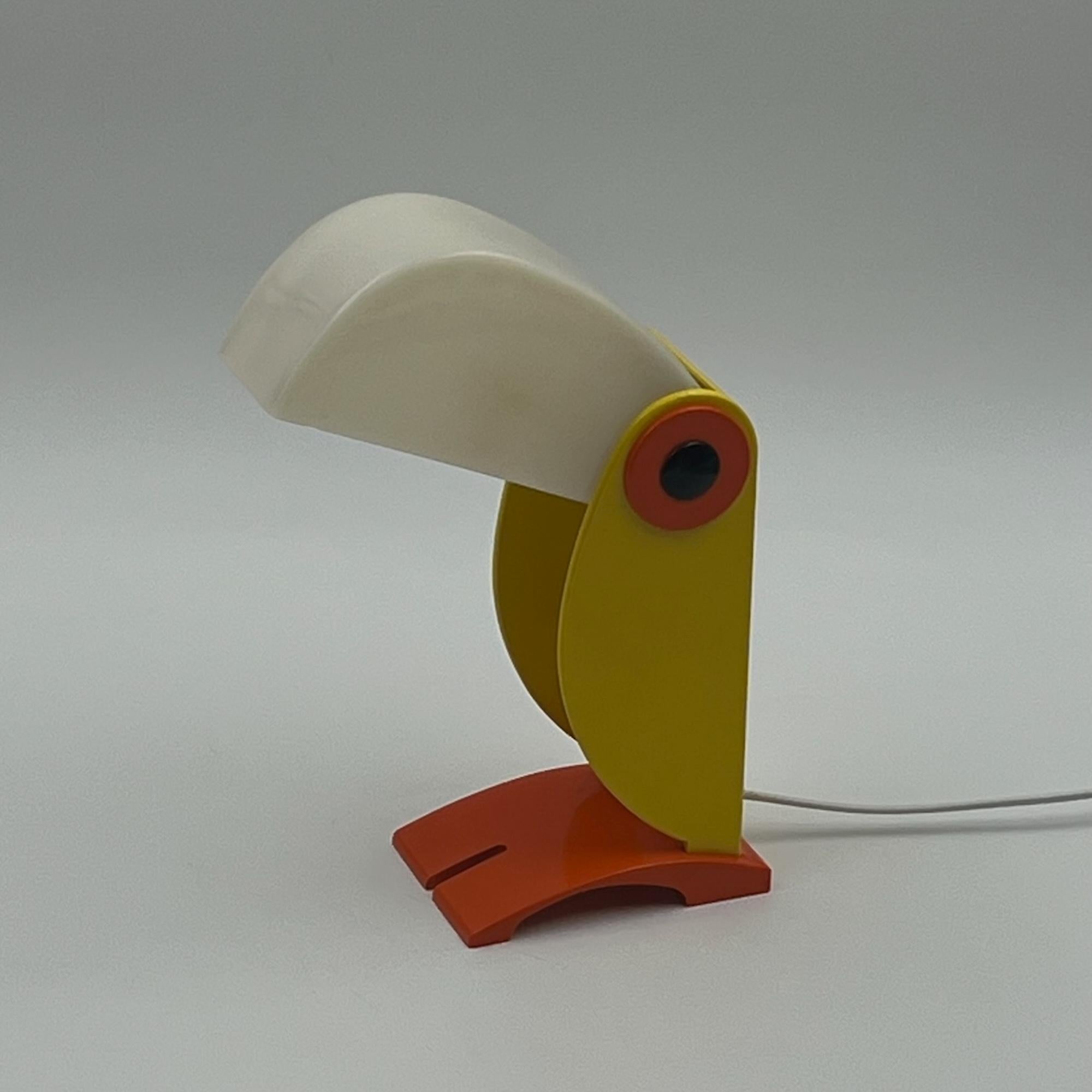 Plastic Iconic Toucan Lamp by Enea Ferrari - Vintage 70s Old Timer Lighting Masterpiece 