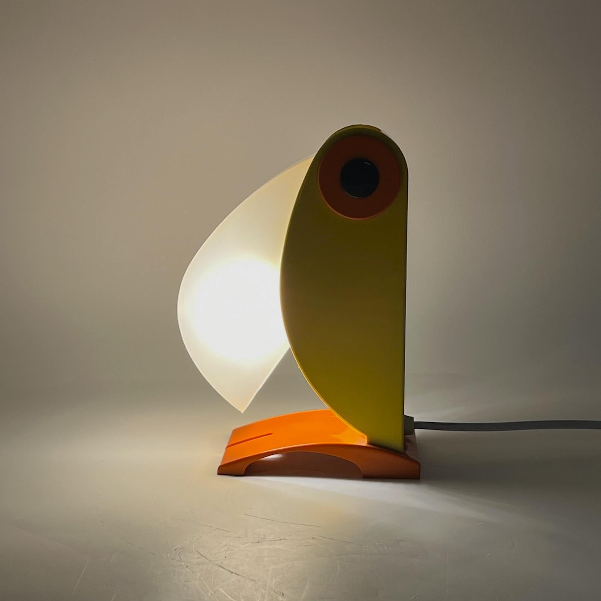 Step into the captivating world of vintage 70s lamps with our exceptional Toucan lamp designed by Enea Ferrari for Old Timer Ferrari in 1970.

Inspired by real-life wonders, Enea Ferrari crafted the world’s first children’s lamp, setting a trend