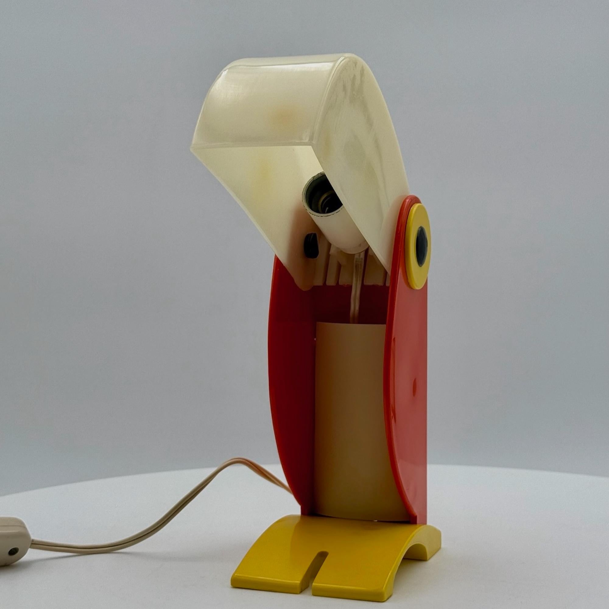 Step into the captivating world of vintage 70s lamps with our exceptional Toucan lamp designed by Enea Ferrari for Old Timer Ferrari in 1970.

Inspired by real-life wonders, Enea Ferrari crafted the world's first children's lamp, setting a trend