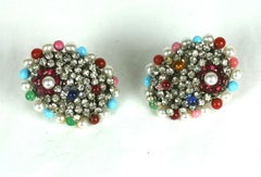 Gli iconici orecchini Valentino della Maison Gripoix