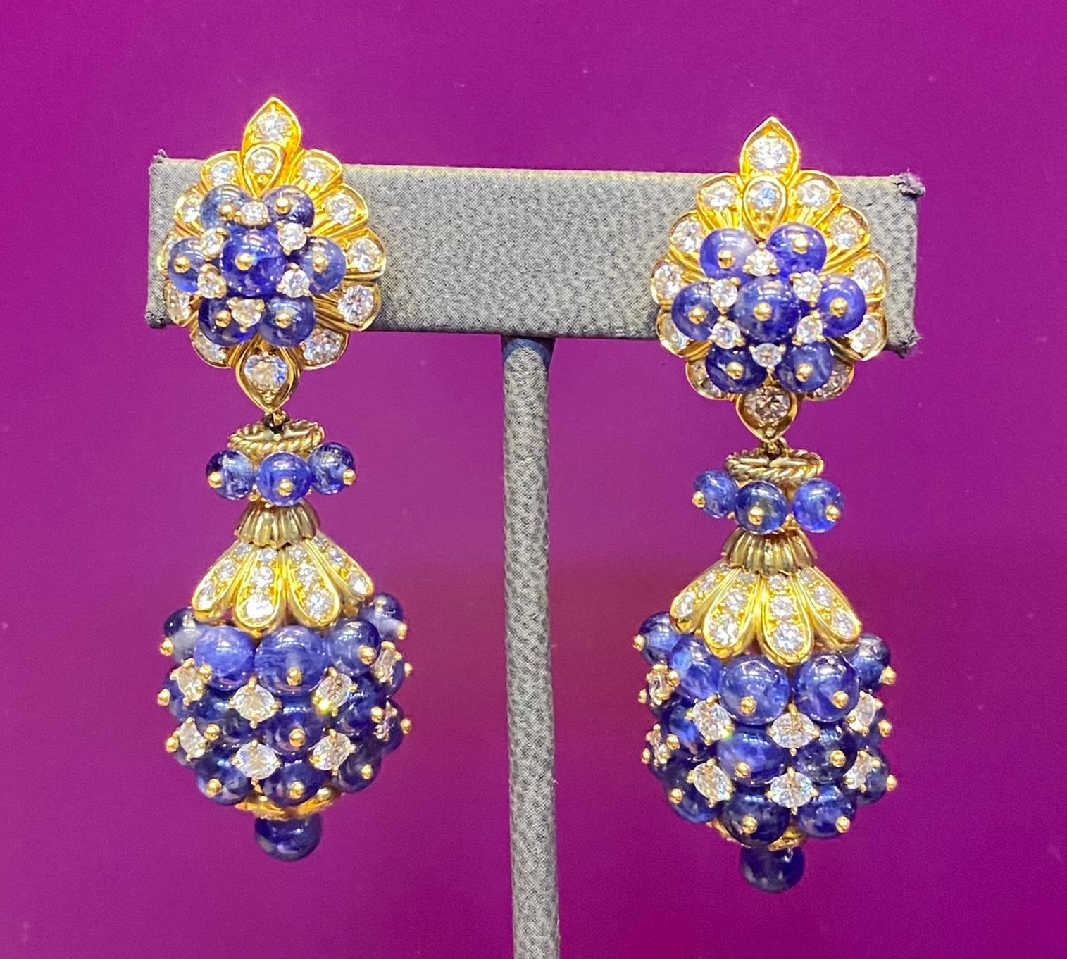 Iconic Van Cleef and Arpels Day and Night Sapphire Earrings In Excellent Condition For Sale In New York, NY