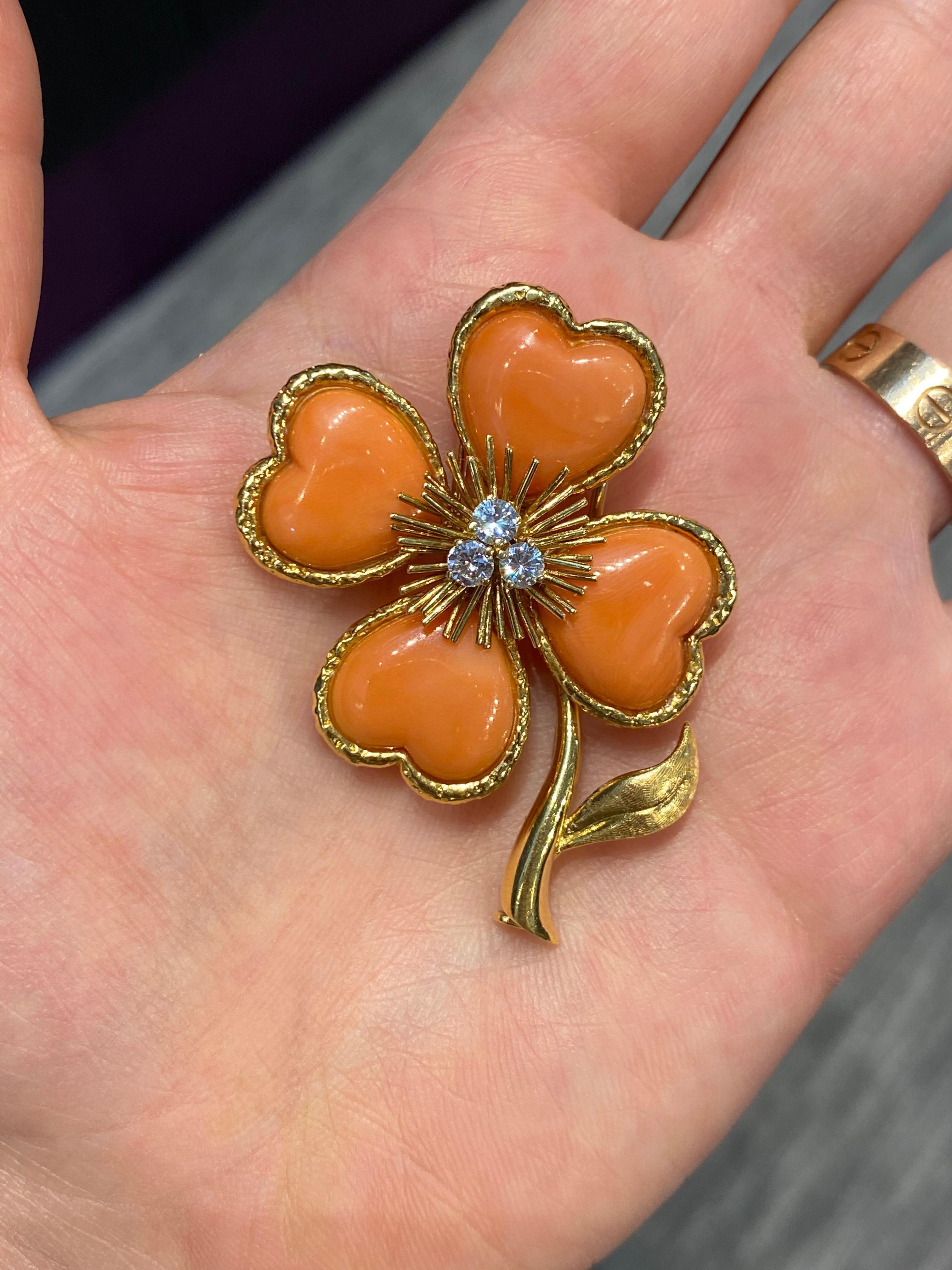 Iconic Van Cleef & Arpels Coral and Diamond Clover Brooch In Excellent Condition In New York, NY