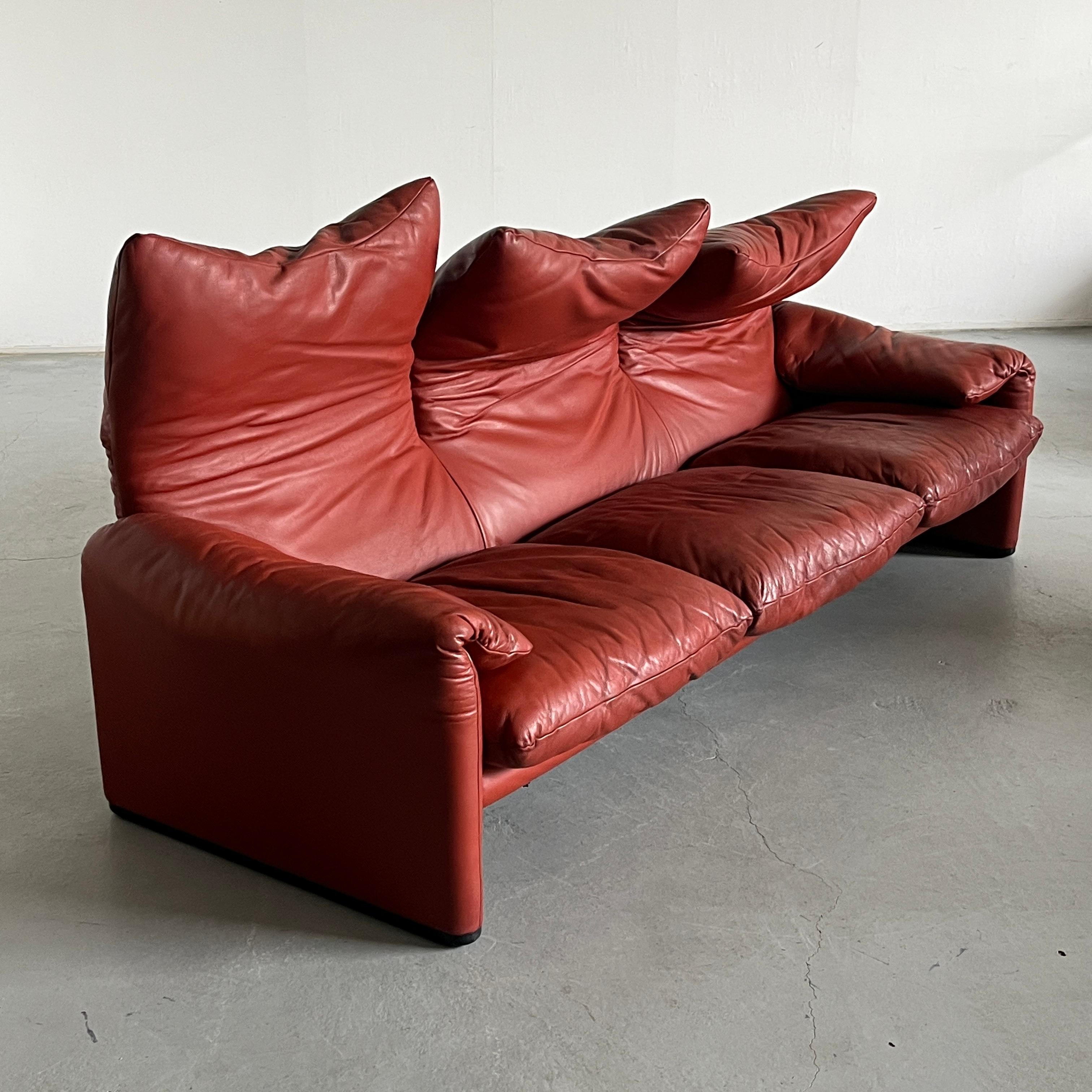 Ikonisches Vico Magistretti 'Maralunga' Dreisitzer-Sofa für Cassina, 1990er Jahre Italien (Moderne der Mitte des Jahrhunderts) im Angebot