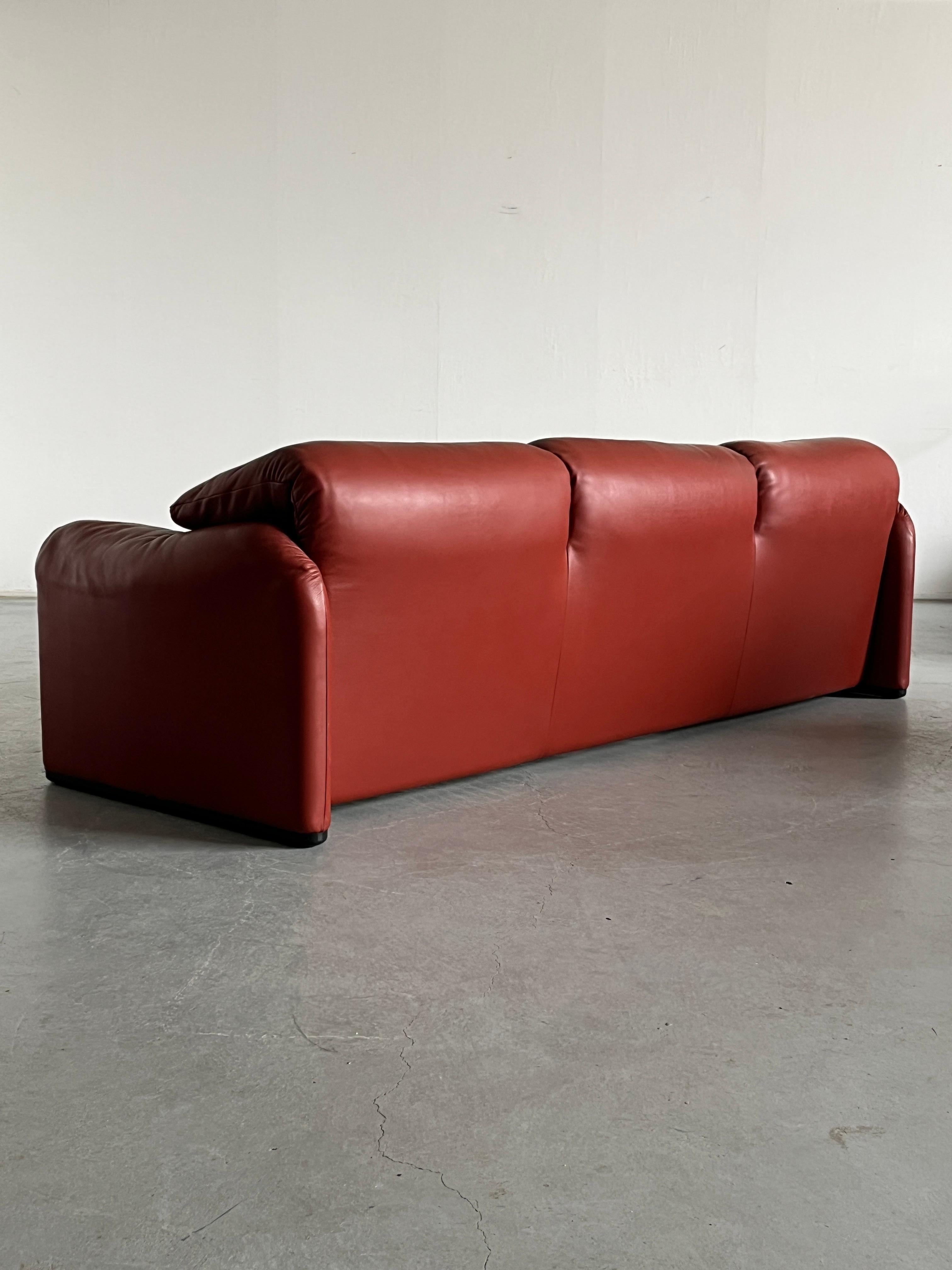 Ikonisches Vico Magistretti 'Maralunga' Dreisitzer-Sofa für Cassina, 1990er Jahre Italien (Italienisch) im Angebot