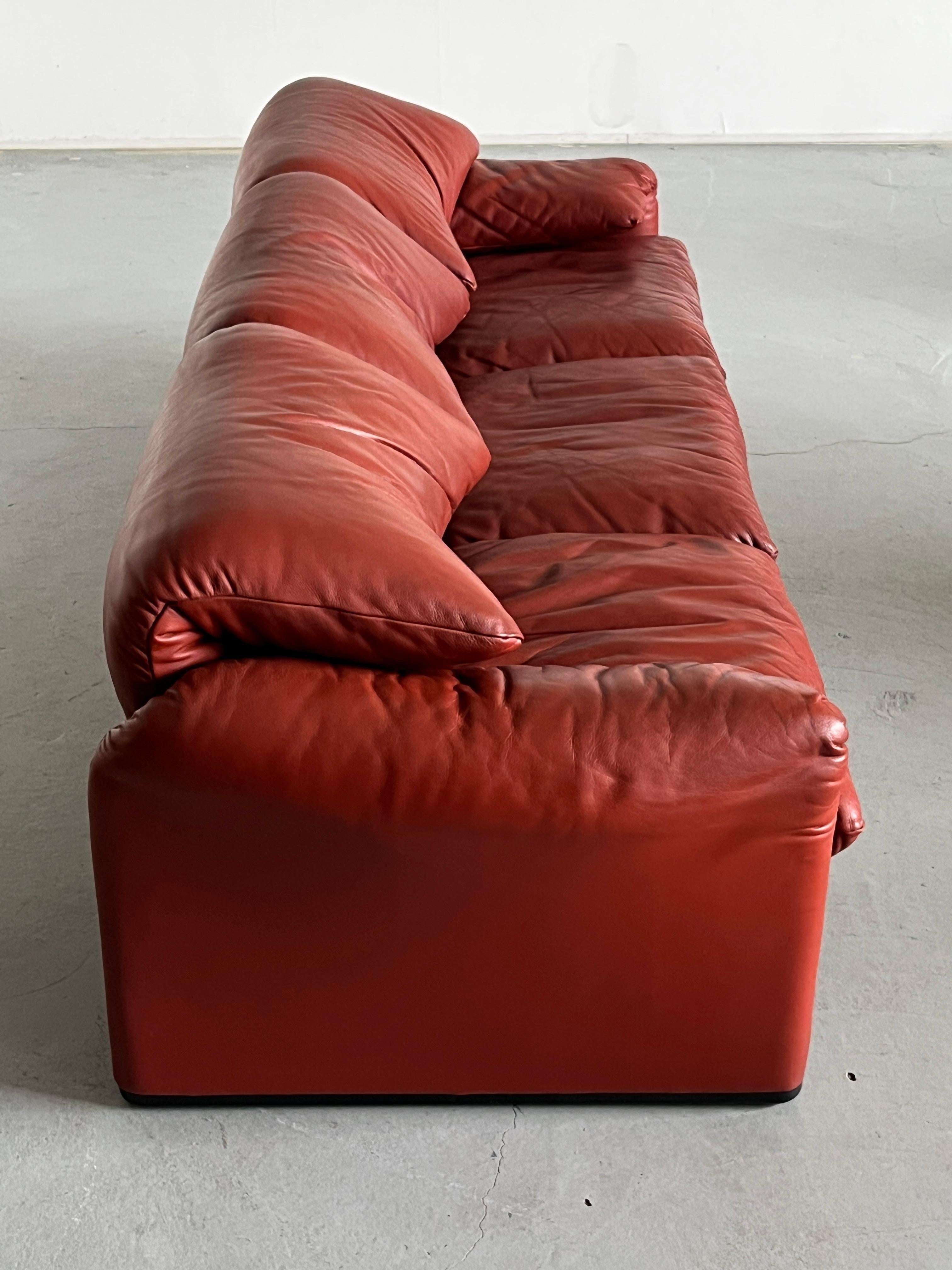 Ikonisches Vico Magistretti 'Maralunga' Dreisitzer-Sofa für Cassina, 1990er Jahre Italien im Zustand „Gut“ im Angebot in Zagreb, HR