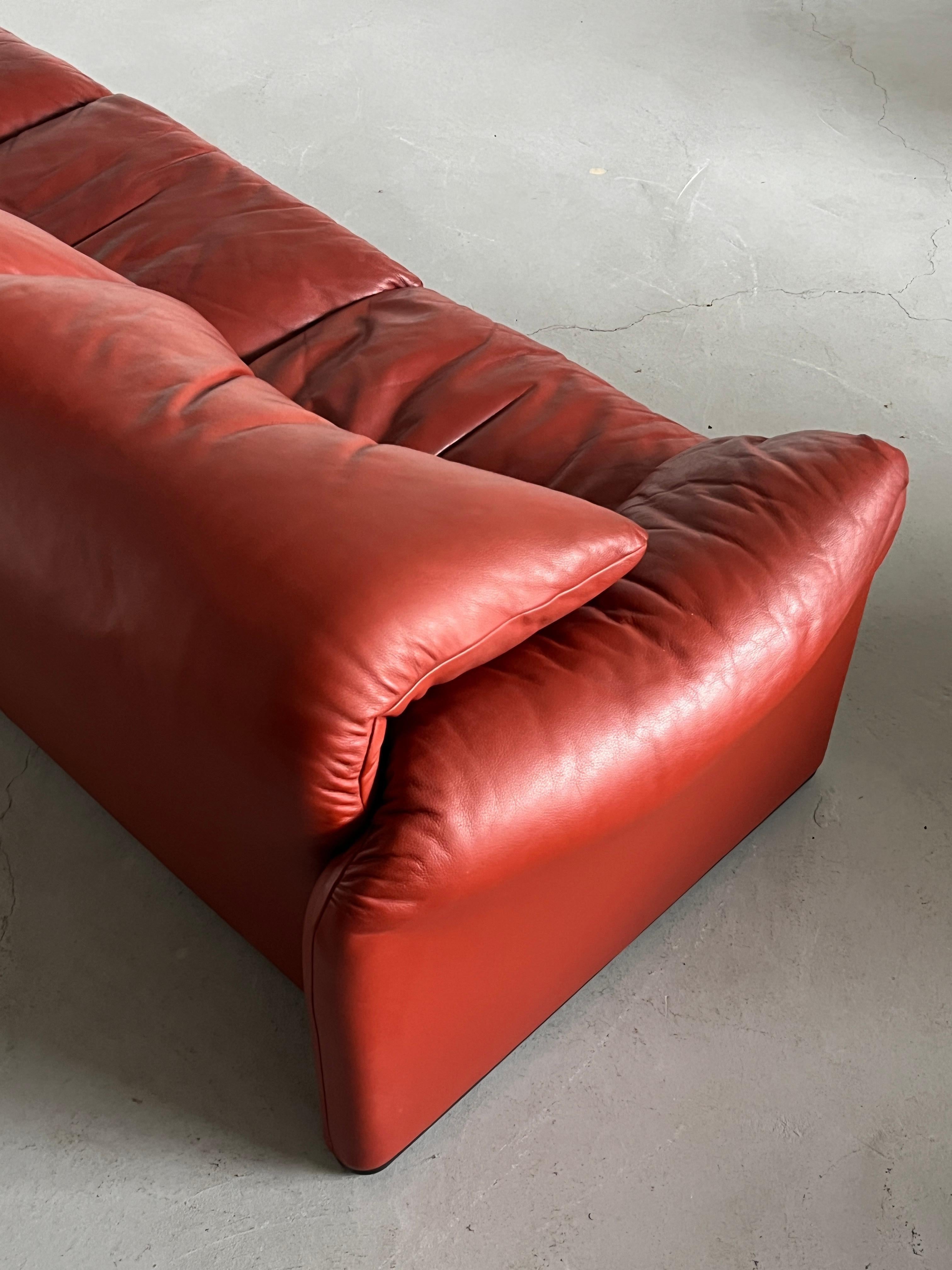 Ikonisches Vico Magistretti 'Maralunga' Dreisitzer-Sofa für Cassina, 1990er Jahre Italien (Ende des 20. Jahrhunderts) im Angebot