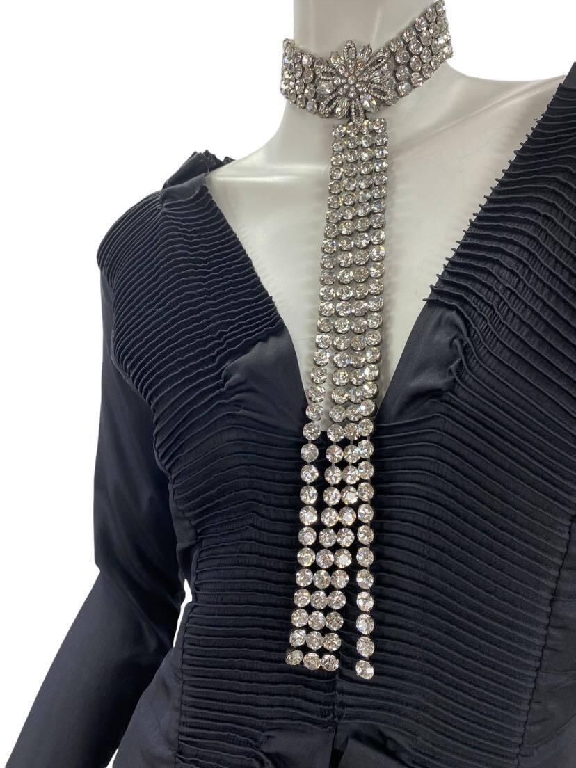 Iconic Vintage 2001 
Dolce & Gabbana 
Crystal Lariant Necklace
Excellent condition
Made in Italy
Comes with Dolce & Gabbana signature pouch.
Please see the video.