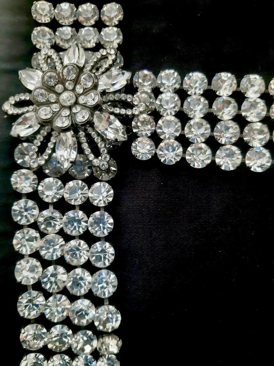 Iconic Vintage 2001 Dolce & Gabbana Crystal Lariant Necklace 4