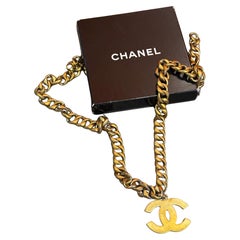 Iconic Vintage Chanel "CC" Logo Convertible Chain Belt