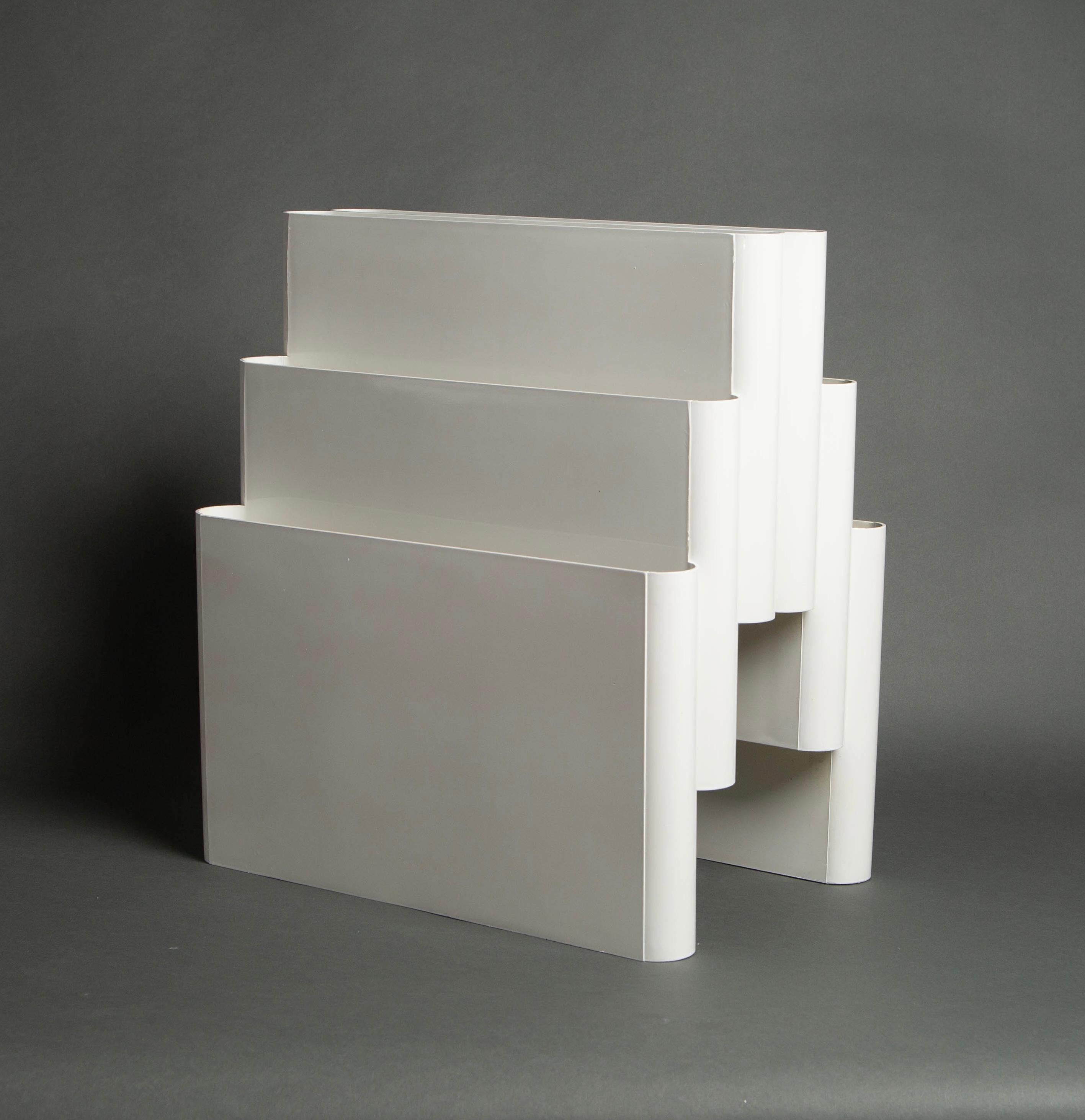 Ikonisches Vintage-Design: Zeitschriftenständer 4675 von Giotto Stoppino für Kartell, Italien (Italienisch) im Angebot