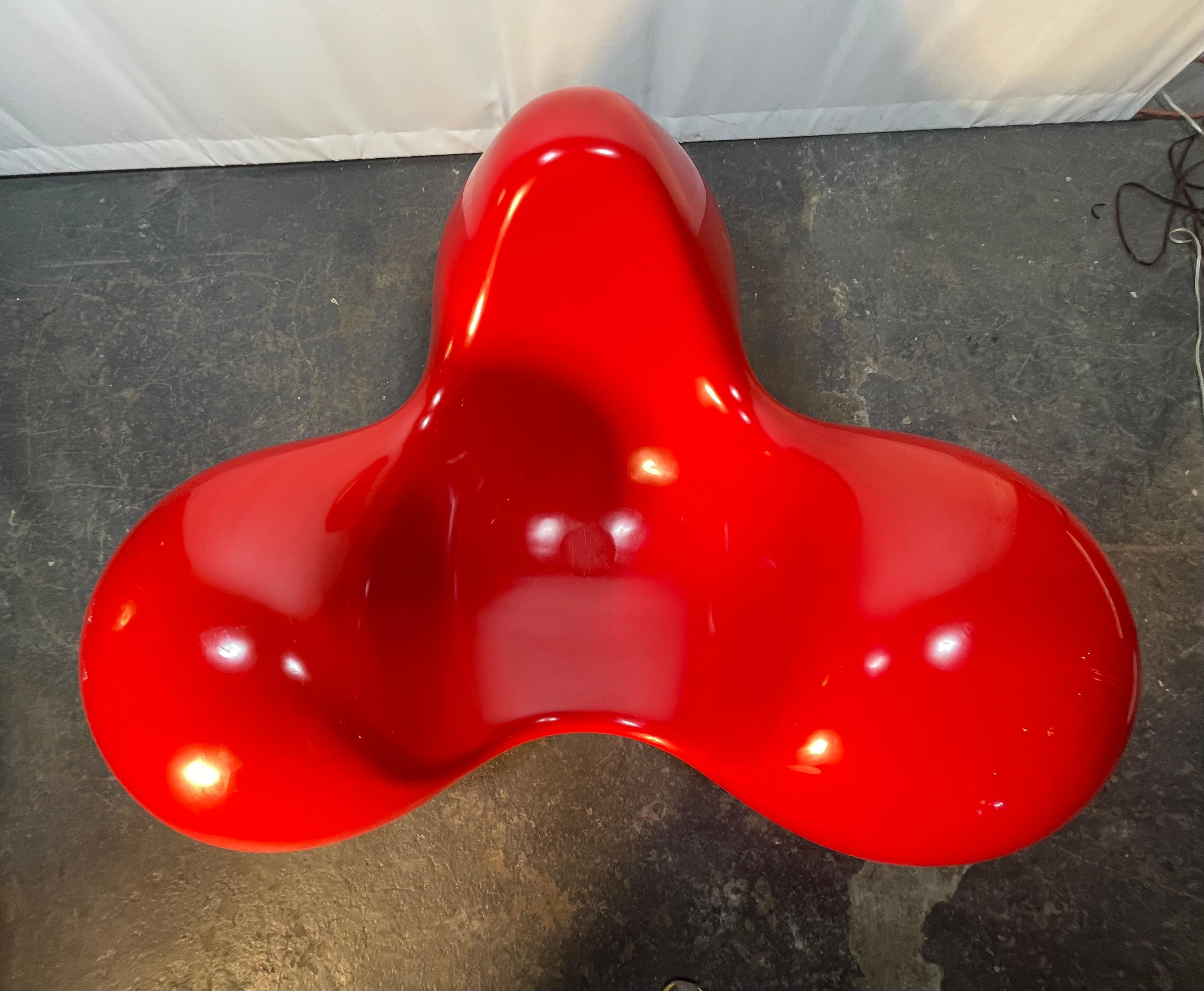 Fibre de verre Chaise Tomato rouge emblématique d'Eero Aarnio, Space aGE / Modernist en vente