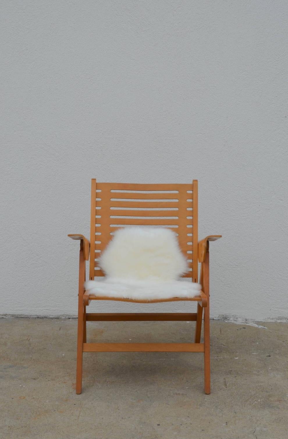 Iconica poltrona vintage pieghevole Rex di Niko Kralj (1920-2013).

Niko Kralj è una delle figure centrali del design industriale sloveno del dopoguerra.

Questa sedia fa parte della collezione permanente del Museum of Modern Art di New York.