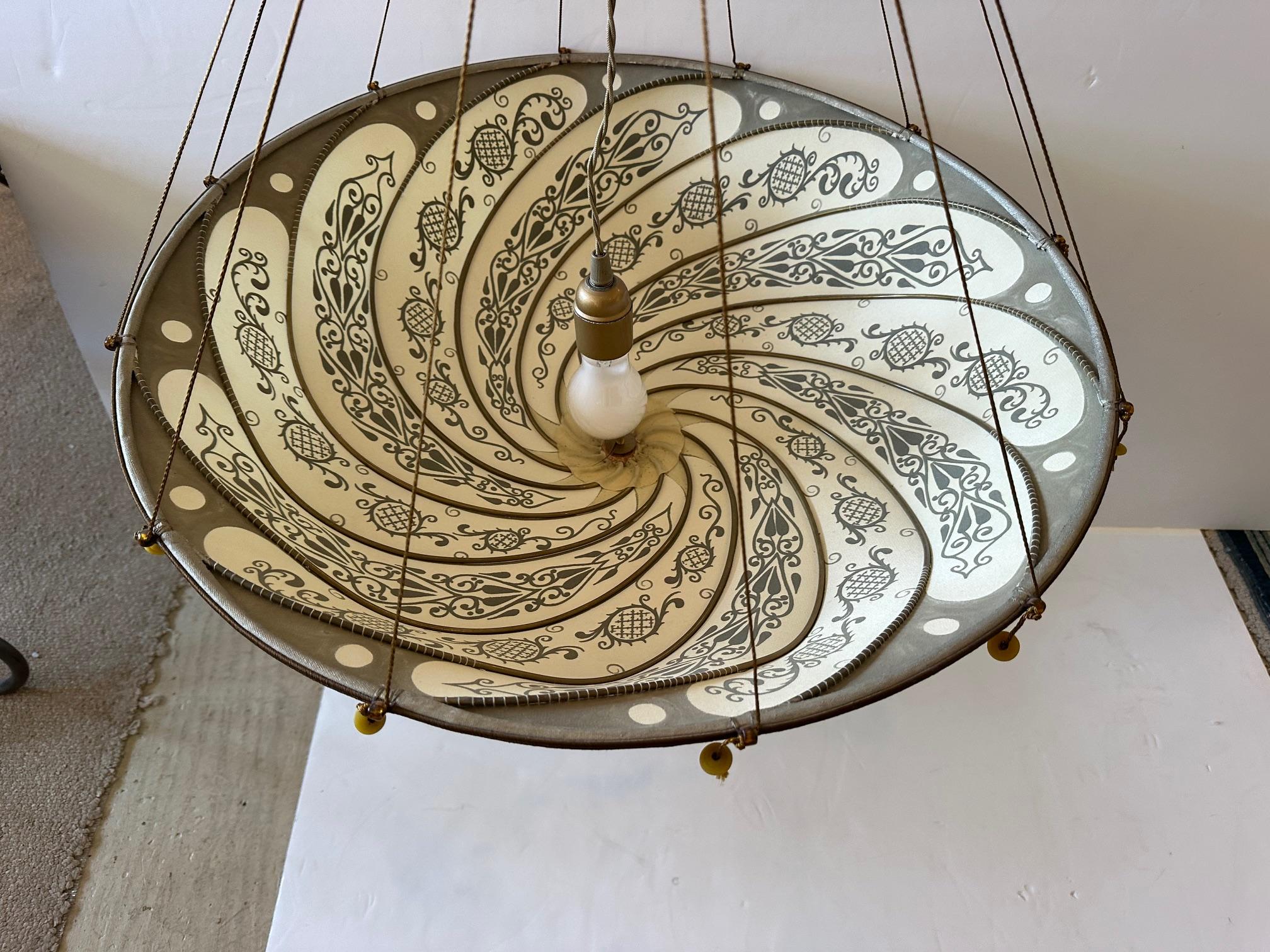 Fine XX secolo Iconico lampadario vintage in seta veneziana di Fortuny in vendita