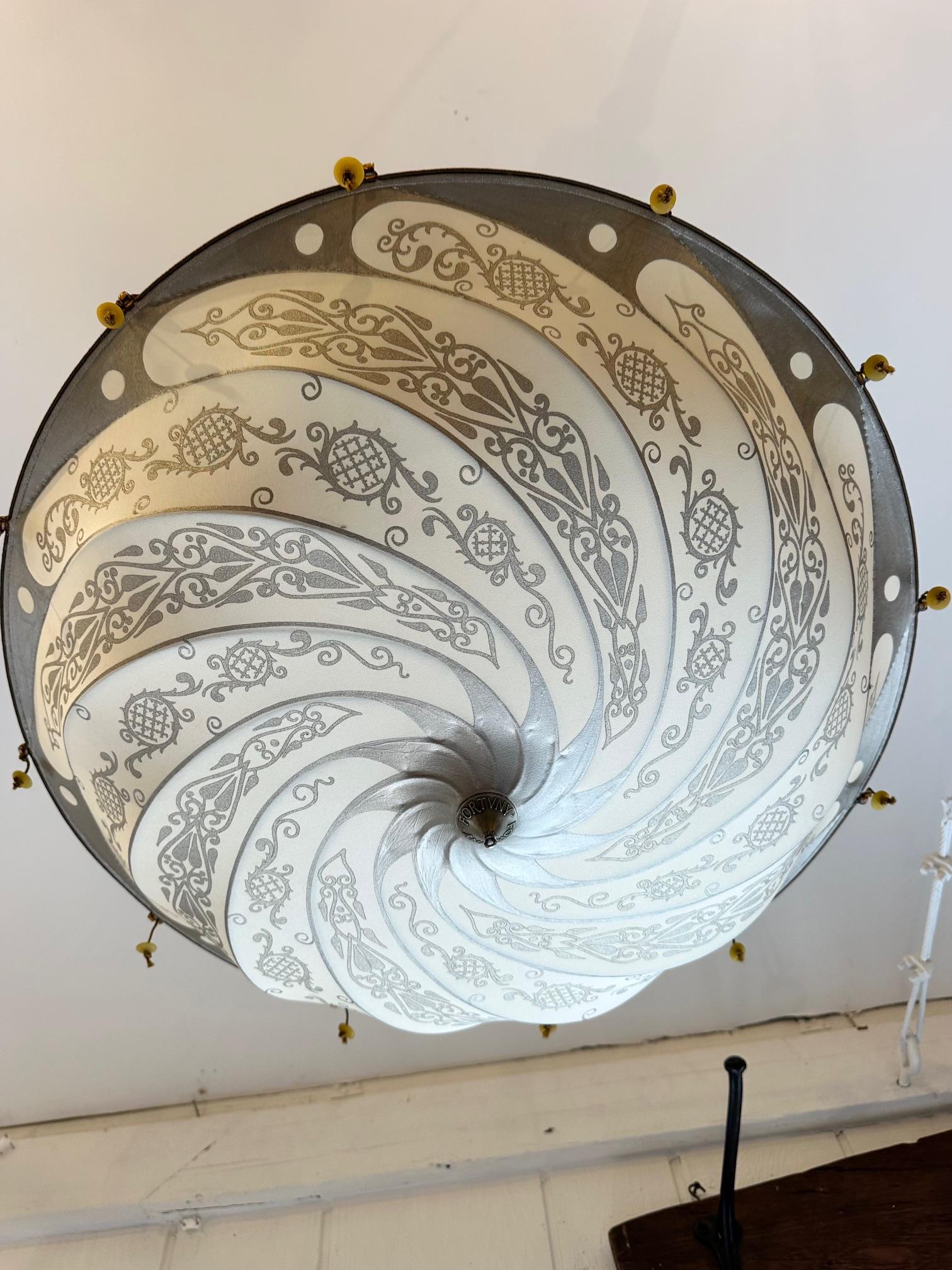 Seta Iconico lampadario vintage in seta veneziana di Fortuny in vendita