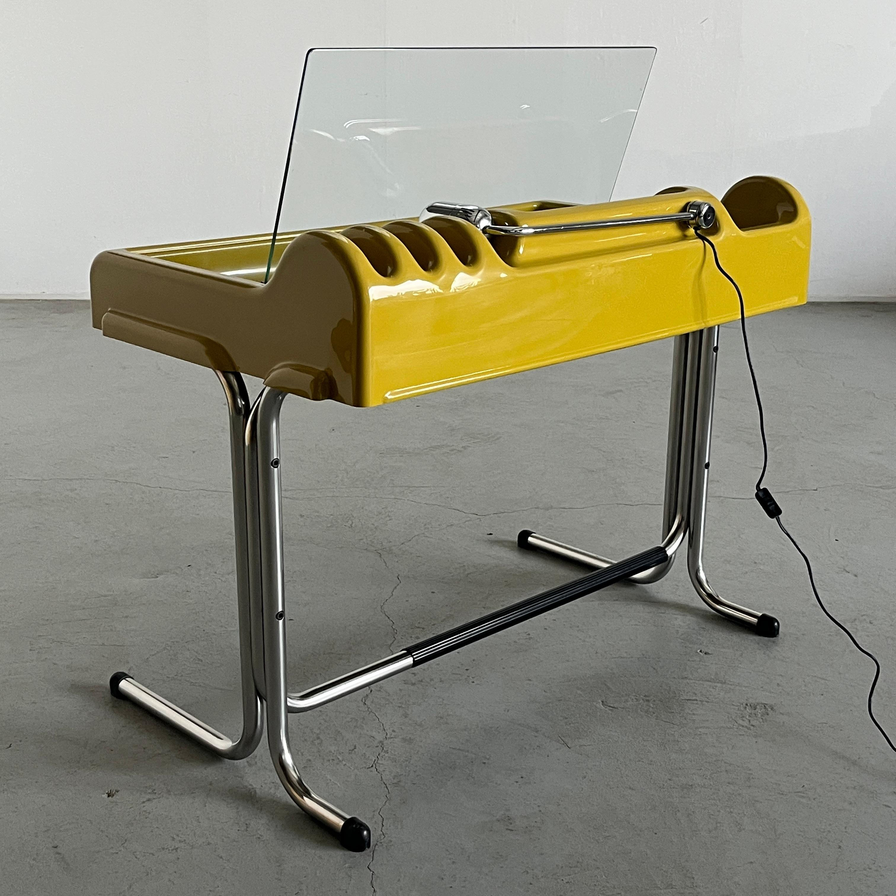 Space Age Iconic Vintage ‘Orix’ Multi-Purpose Desk with Lamp by Parigi & Prina for Molteni For Sale