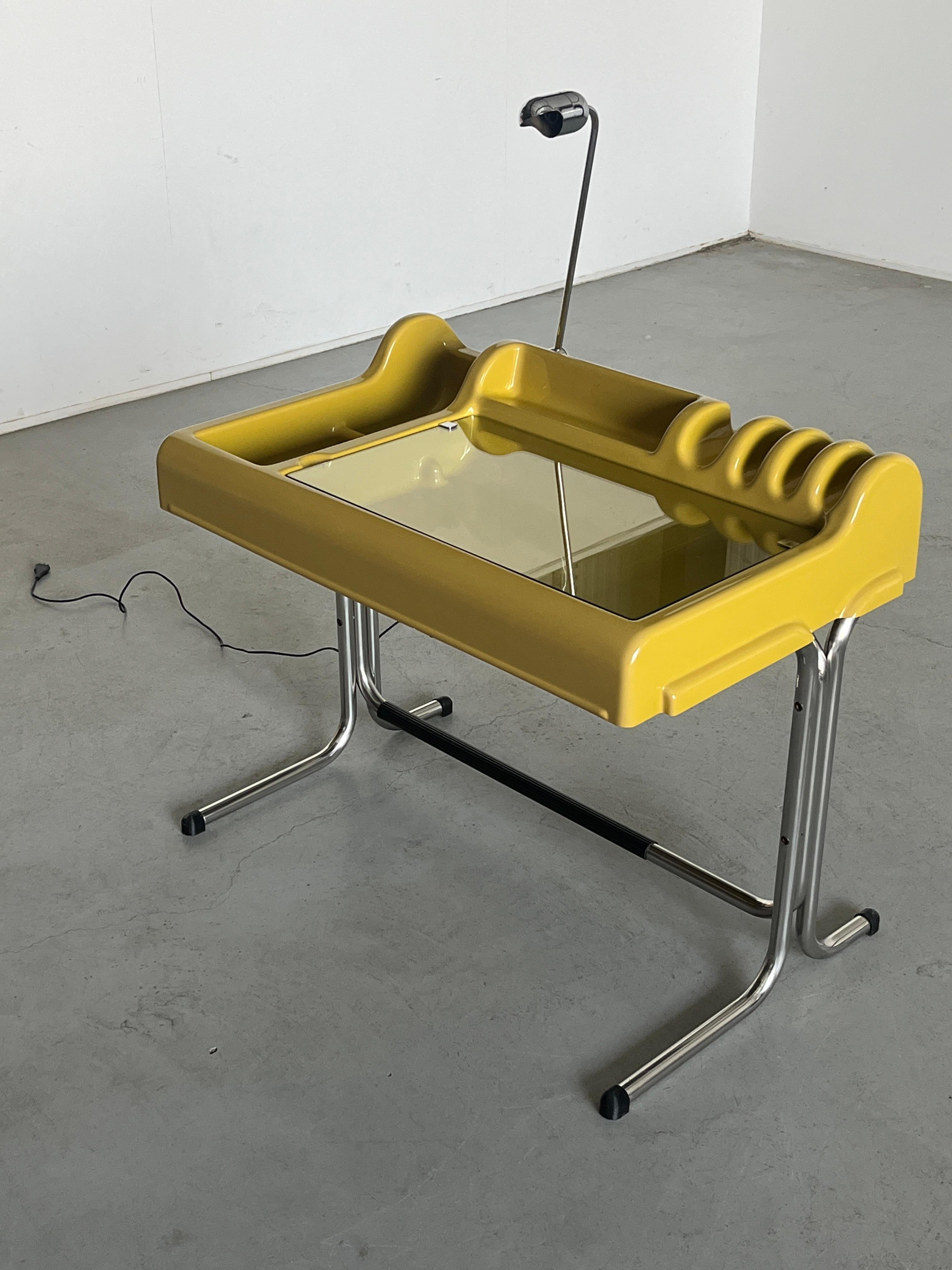 Italian Iconic Vintage ‘Orix’ Multi-Purpose Desk with Lamp by Parigi & Prina for Molteni For Sale