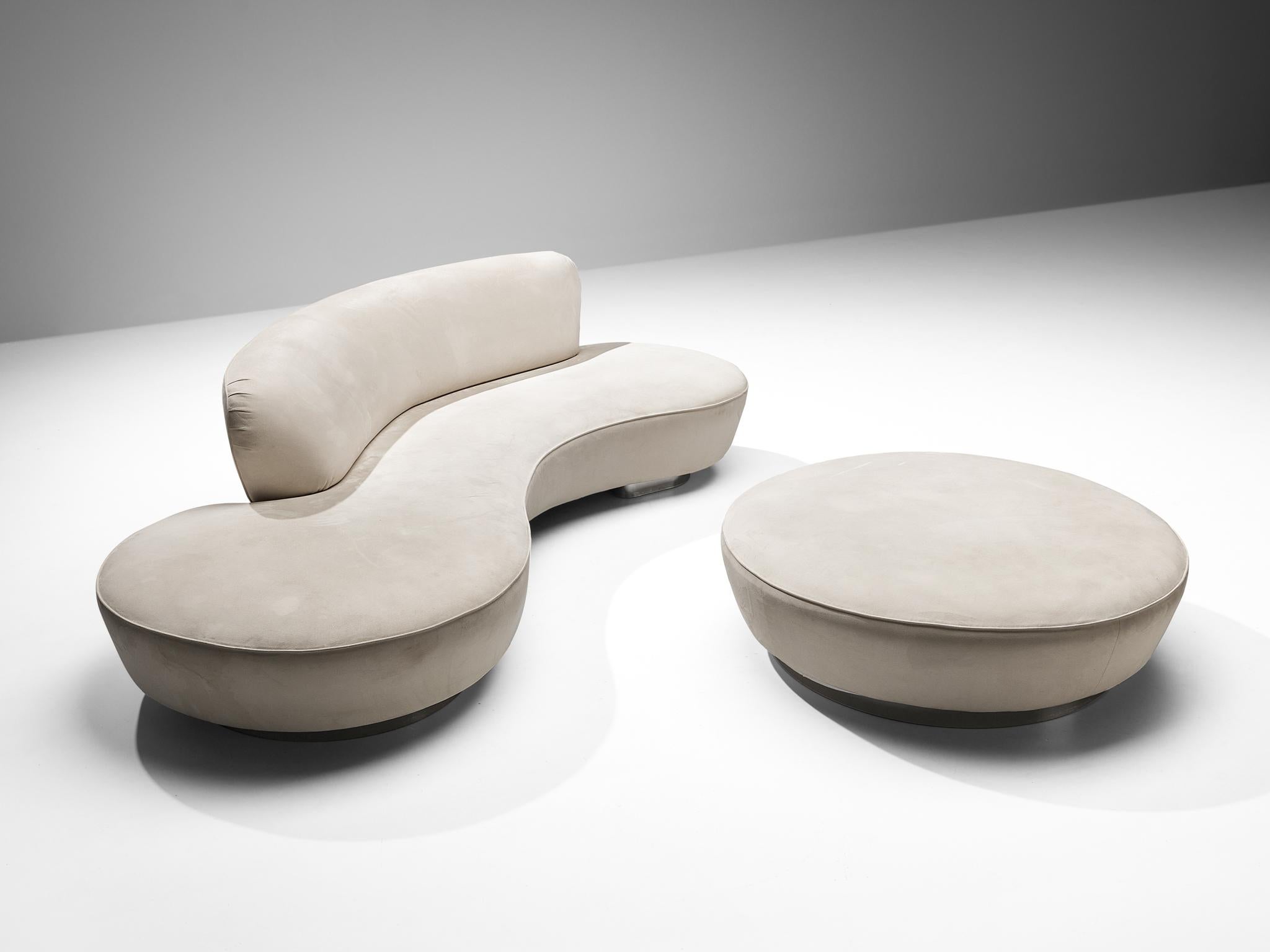 Iconic Vladimir Kagan ‘Serpentine’ Sofa and Ottoman in Off-White Upholstery 3