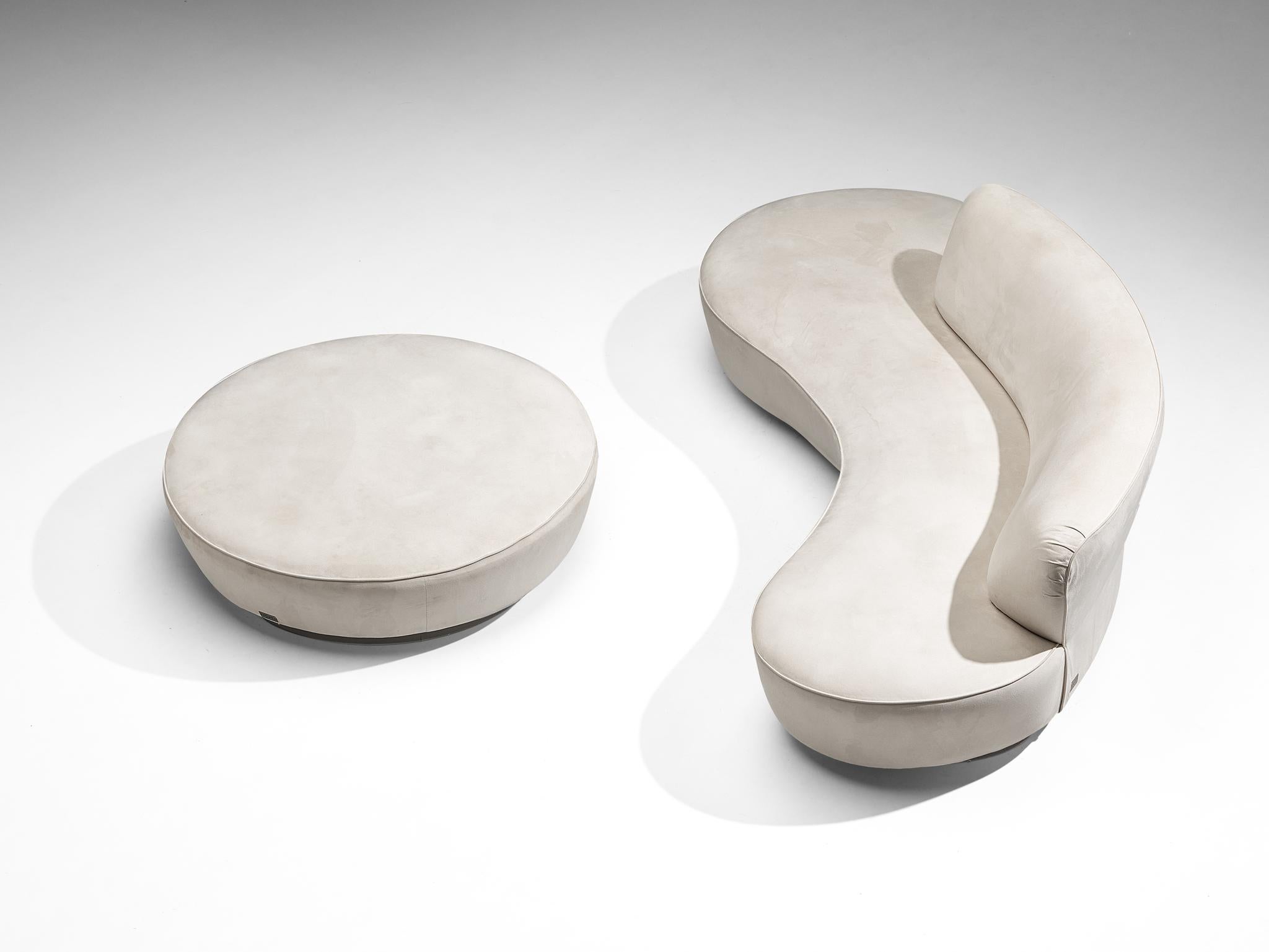 Iconic Vladimir Kagan ‘Serpentine’ Sofa and Ottoman in Off-White Upholstery 4
