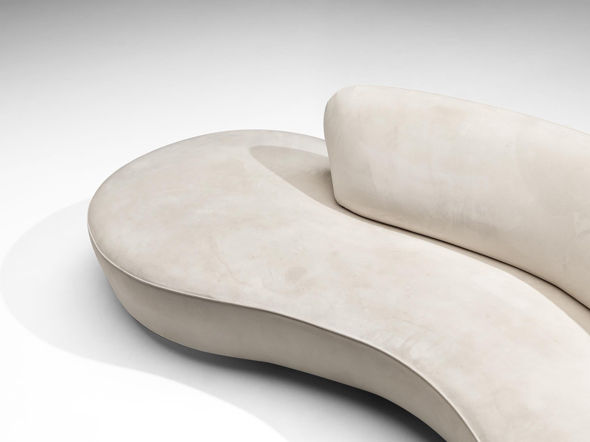 Mid-Century Modern Iconic Vladimir Kagan ‘Serpentine’ Sofa and Ottoman in Off-White Upholstery