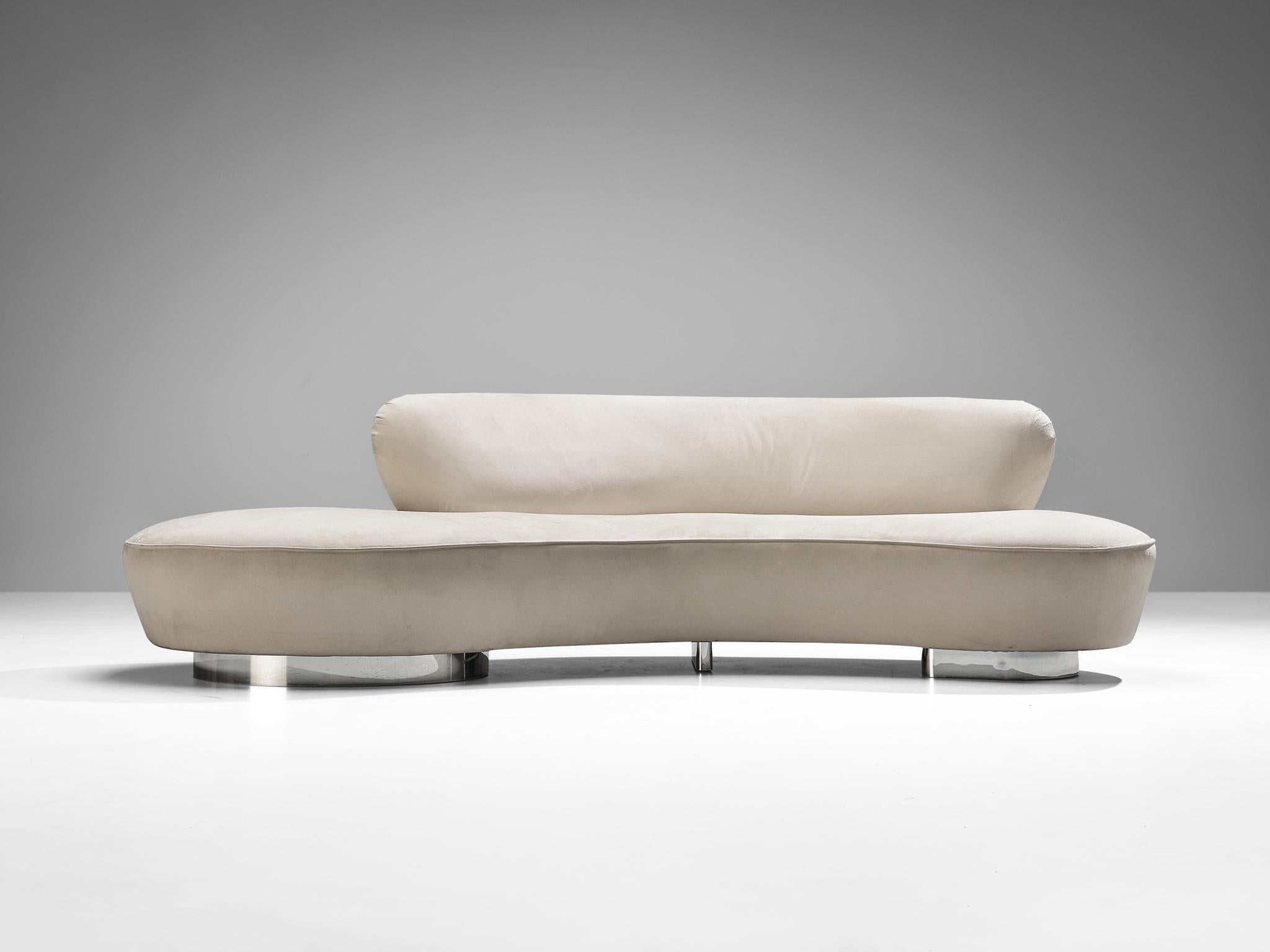 American Iconic Vladimir Kagan ‘Serpentine’ Sofa and Ottoman in Off-White Upholstery