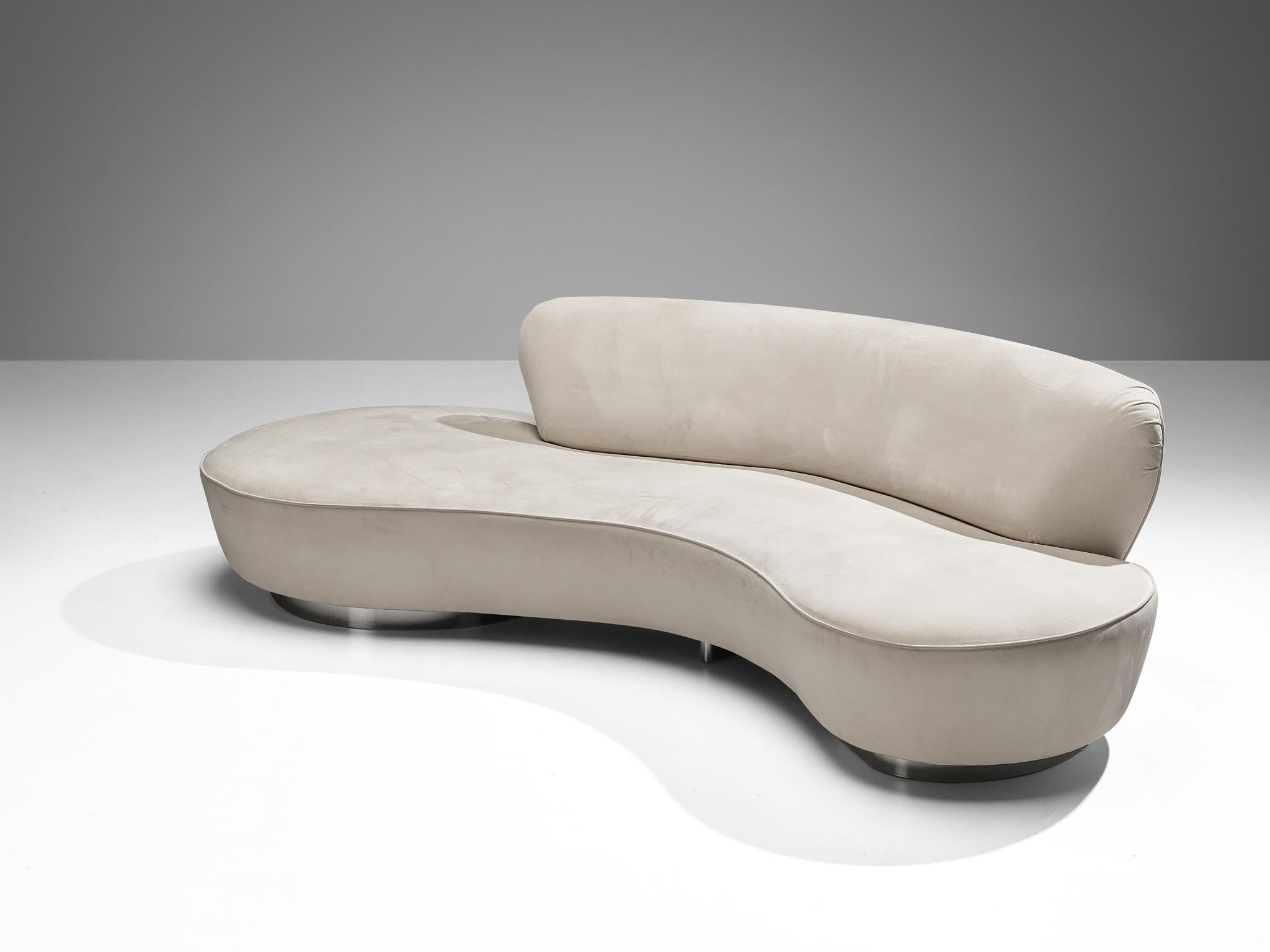 Iconic Vladimir Kagan ‘Serpentine’ Sofa and Ottoman in Off-White Upholstery In Good Condition In Waalwijk, NL