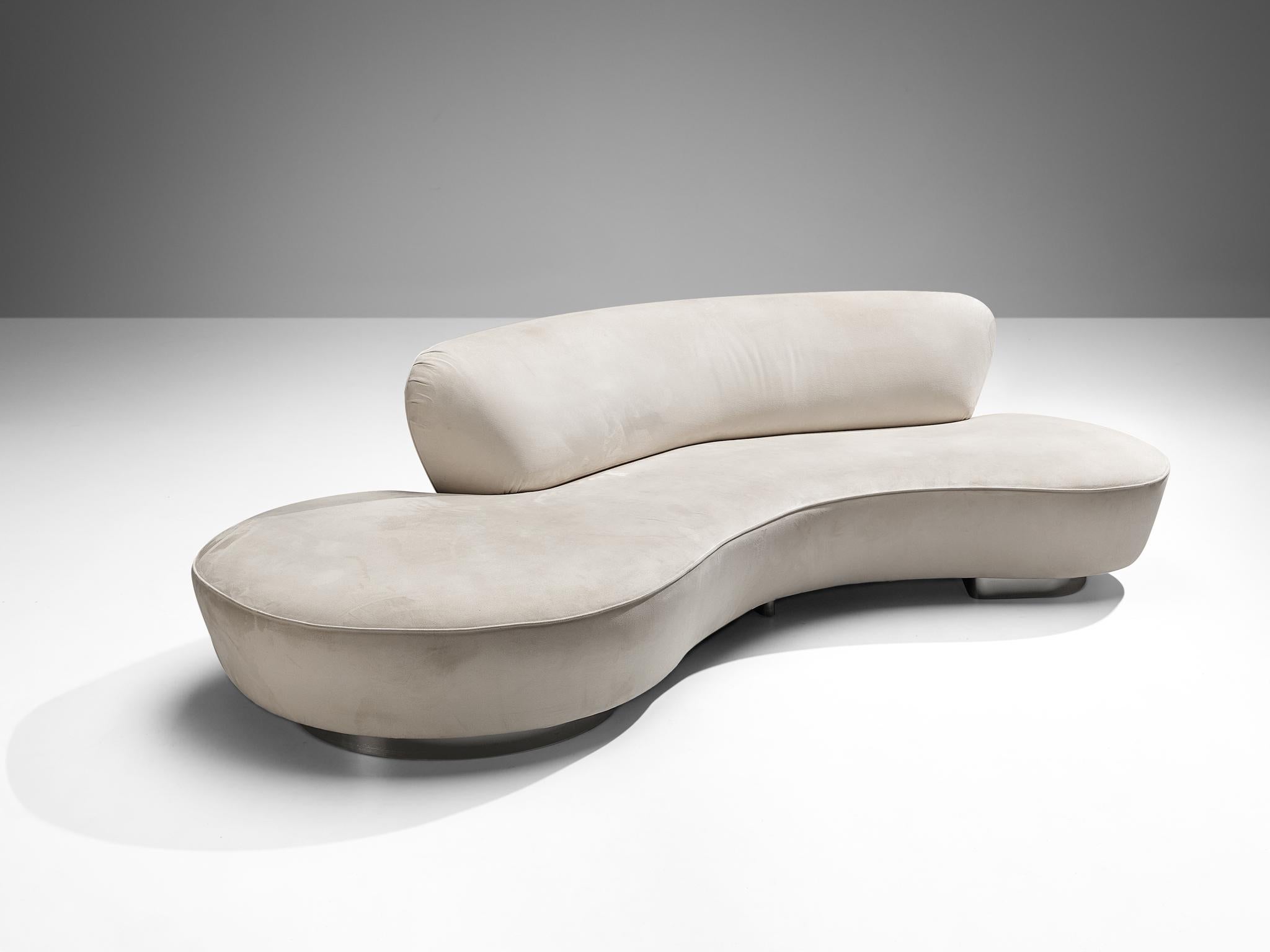 Iconic Vladimir Kagan ‘Serpentine’ Sofa and Ottoman in Off-White Upholstery 1